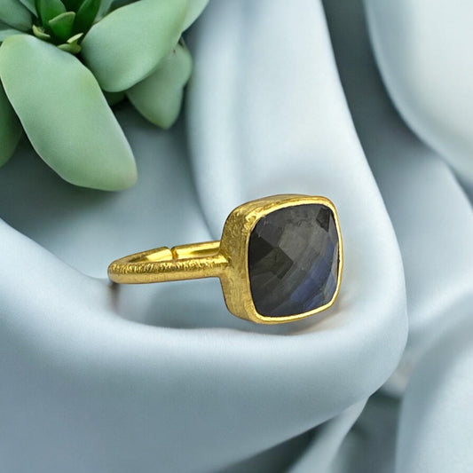 Gold-Plated 925 Sterling Silver Ring with Labradorite – Ring Size…
