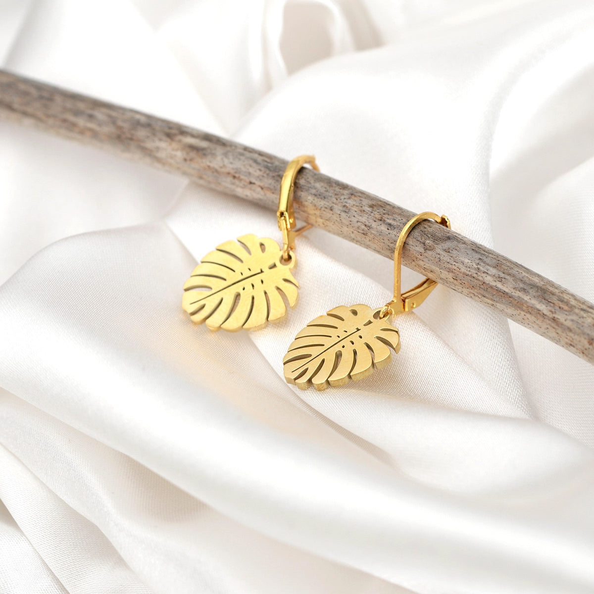 Exquisite Earring Set with Monstera Pendant Gold-Plated | Handmade | Ideal Gift - VINOHR-26