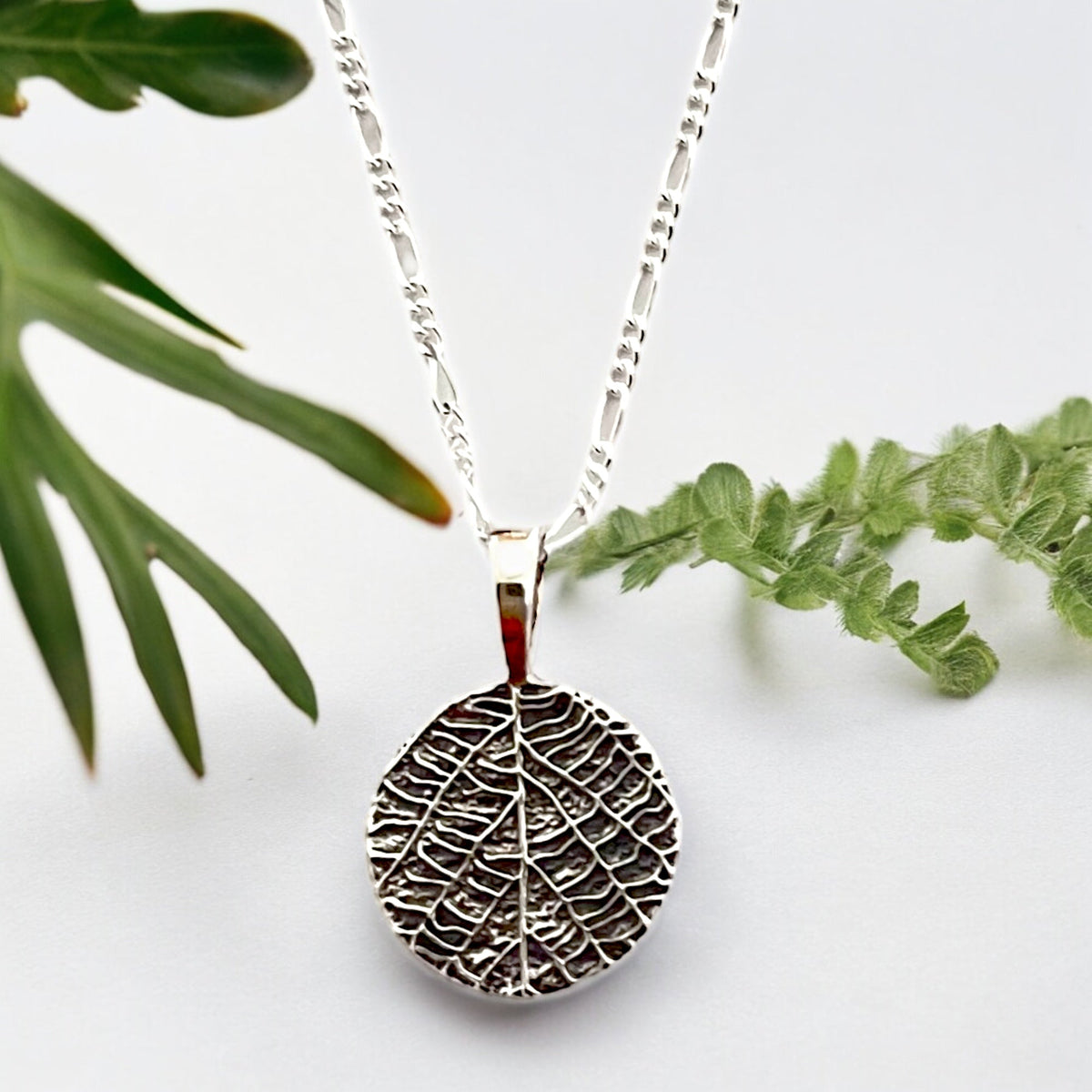 925 Sterling Silver Necklace with Leaf Vein Pendant – Hypoallergenic, 50cm Length - K925-76