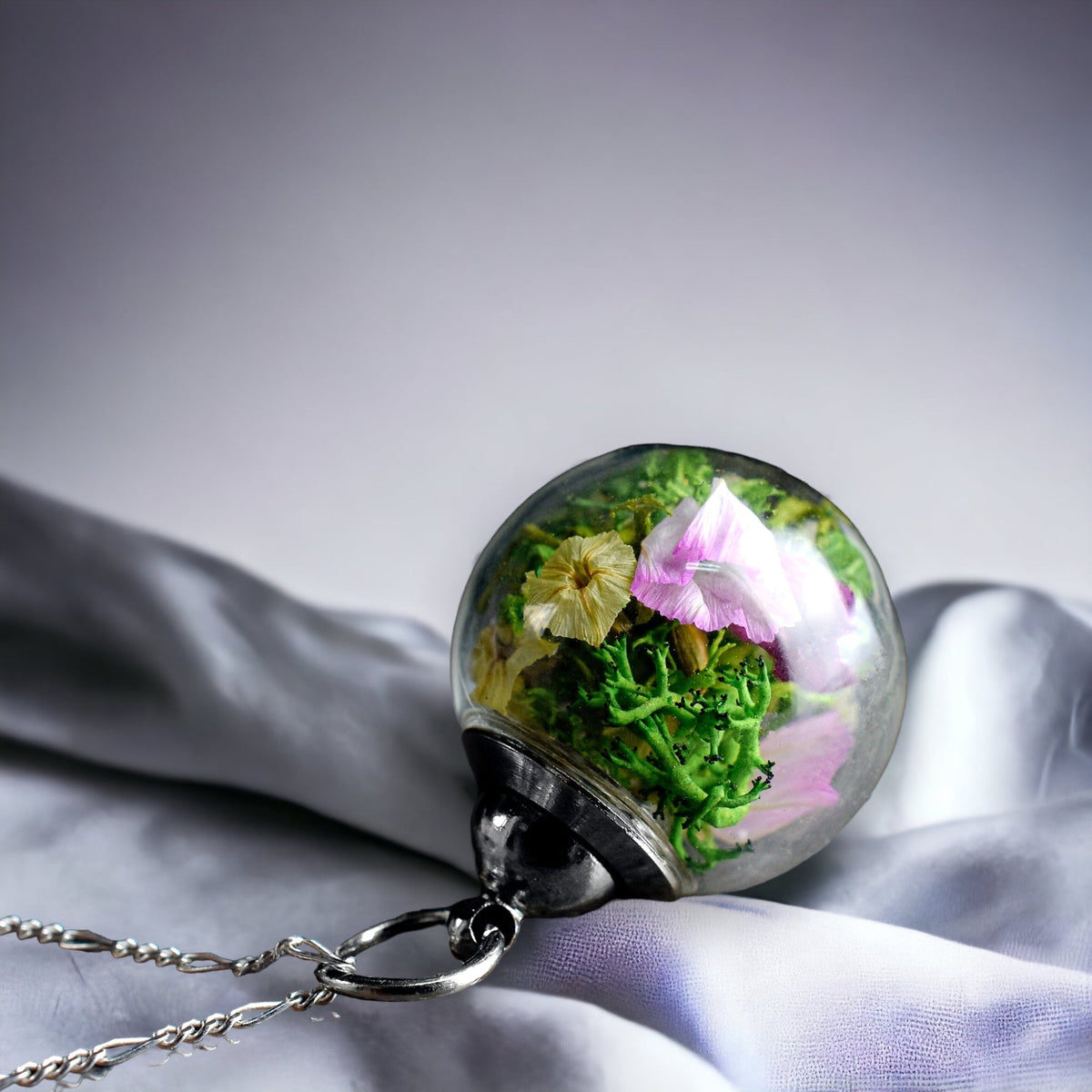 925 Sterling Silver Necklace with Dried Sweet William, Moss and Sea Lilac Pendant - Vibrant Romance for Every Outfit - K925-32