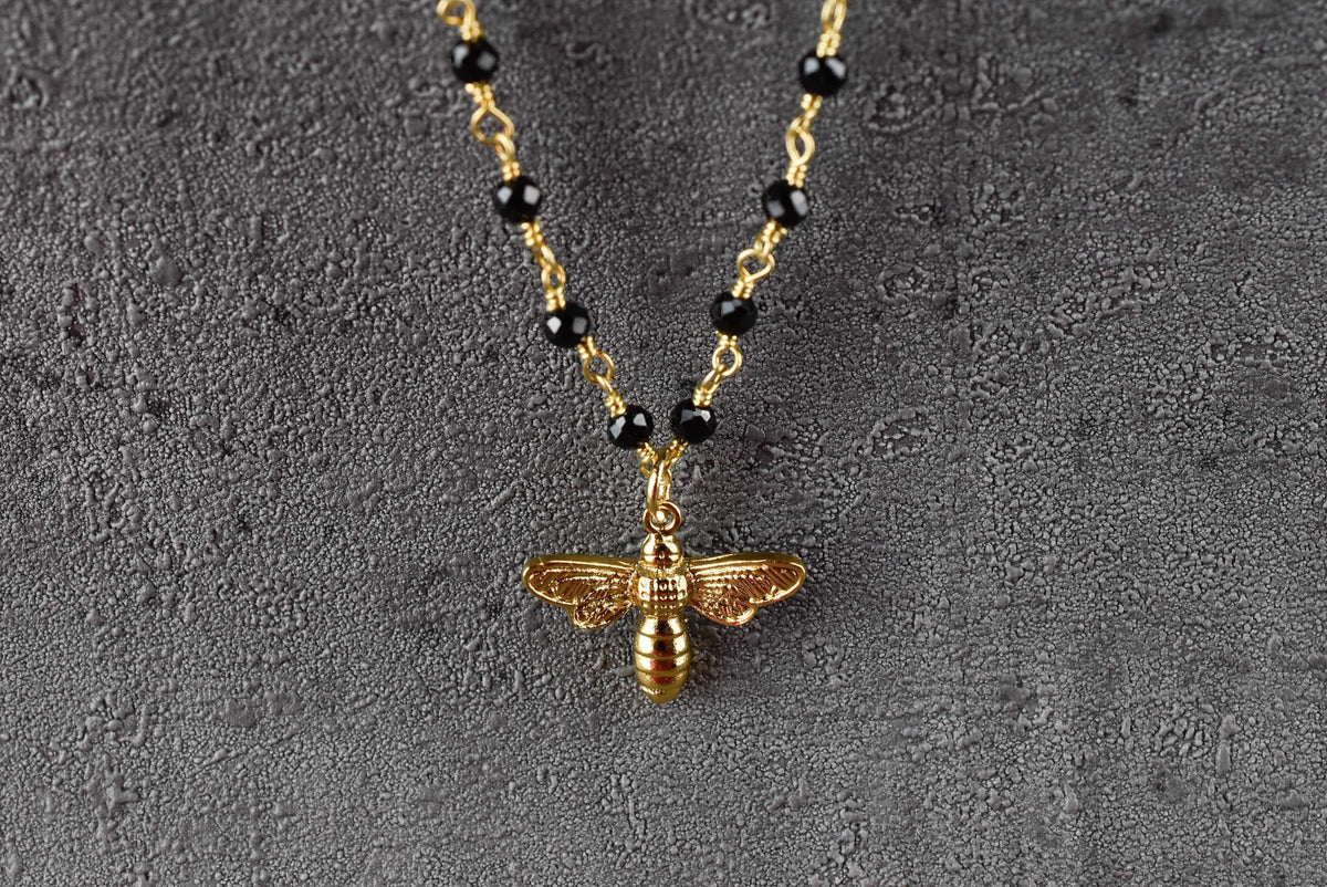 Onyx Gemstone necklace with Bee Pendant Gold - VIK-03