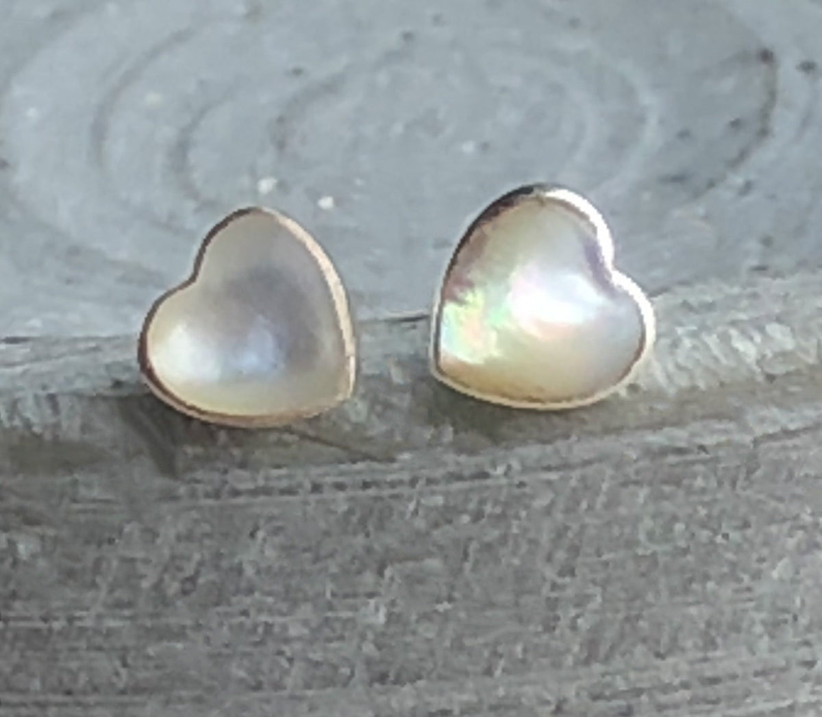 Mini 925 Sterling Silver Mother of Pearl Stud Earrings Hearts (OHR925-88)