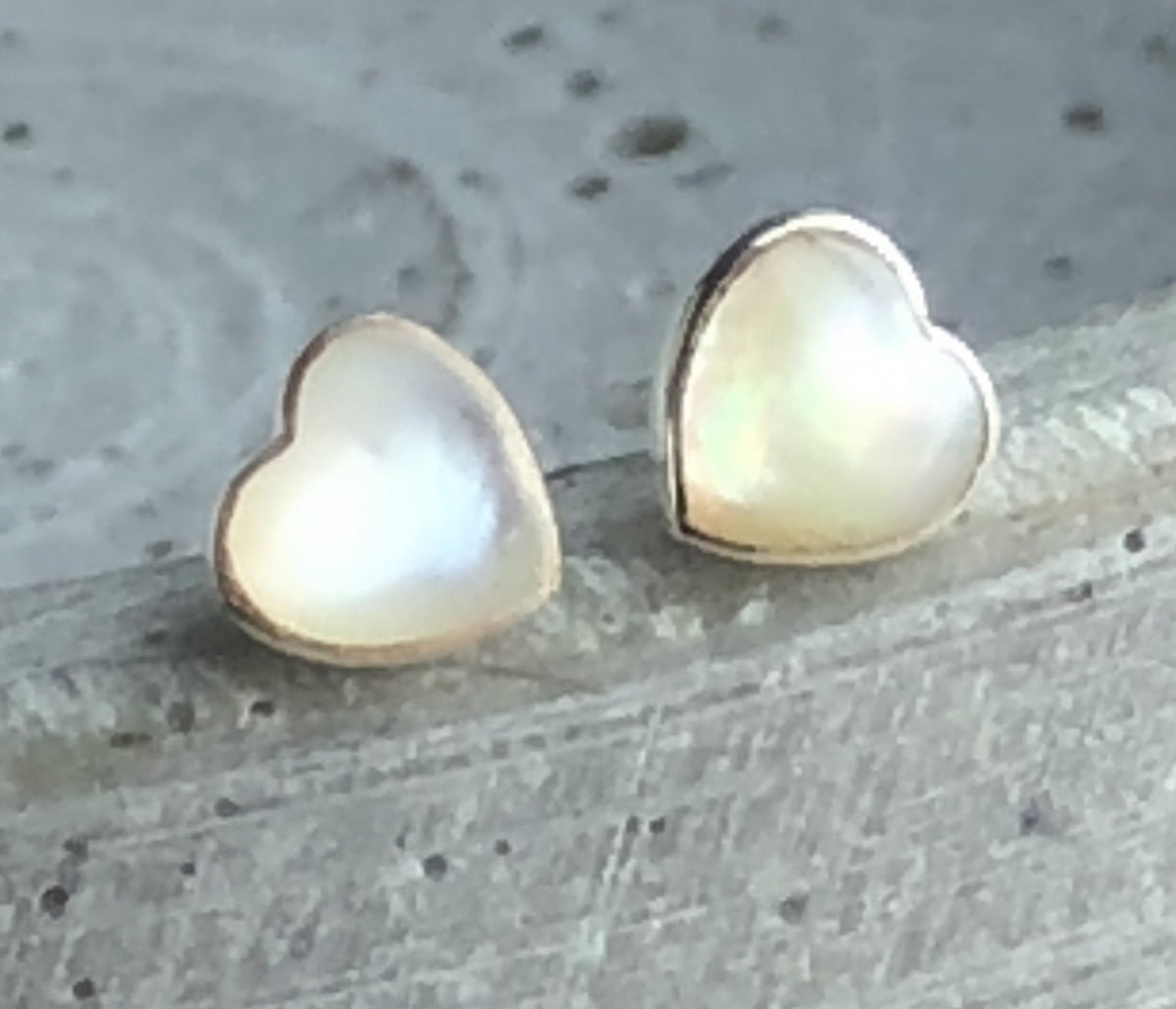 Mini 925 Sterling Silver Mother of Pearl Stud Earrings Hearts (OHR925-88)
