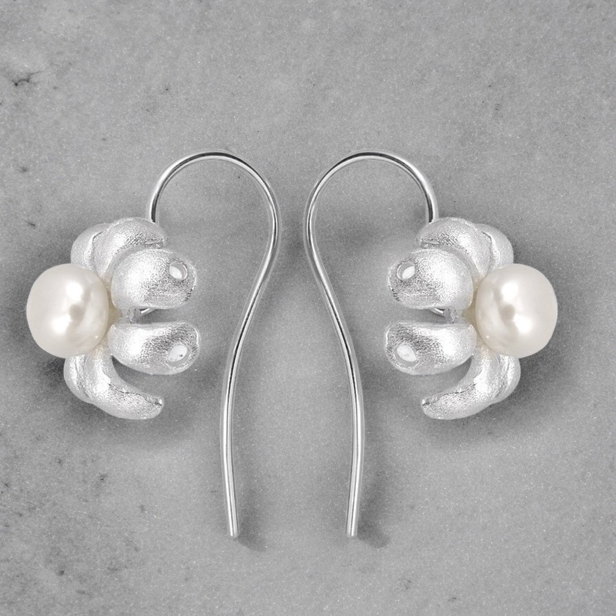925 Sterling Silver Botanical Earrings with Freshwater Pearls – OHR925-146