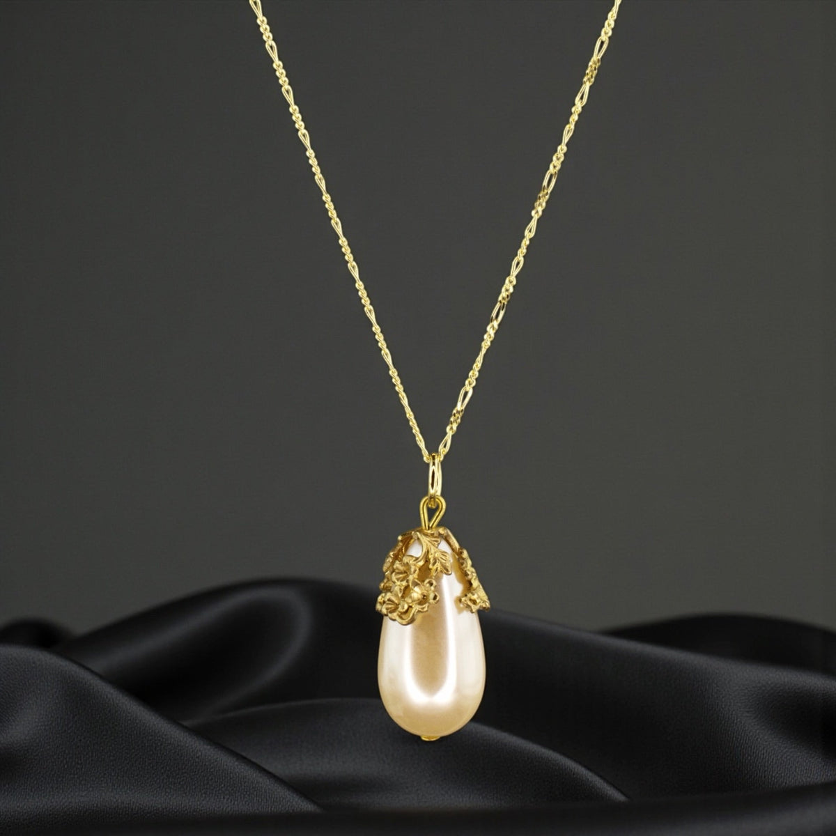 Vintage Teardrop Pearl Necklace 18k Gold-Plated | 925 Sterling Silver | 70 cm | South Korean Vintage Pearl 3.5 cm | Nickel- & Lead-Free, Hypoallergenic | Elegant Long Necklace K925-110