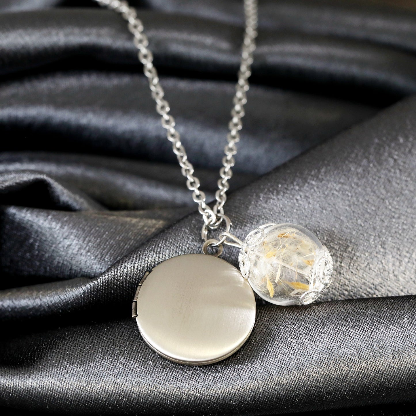 Puste flower medallion chain incl. Photoservice in old silver