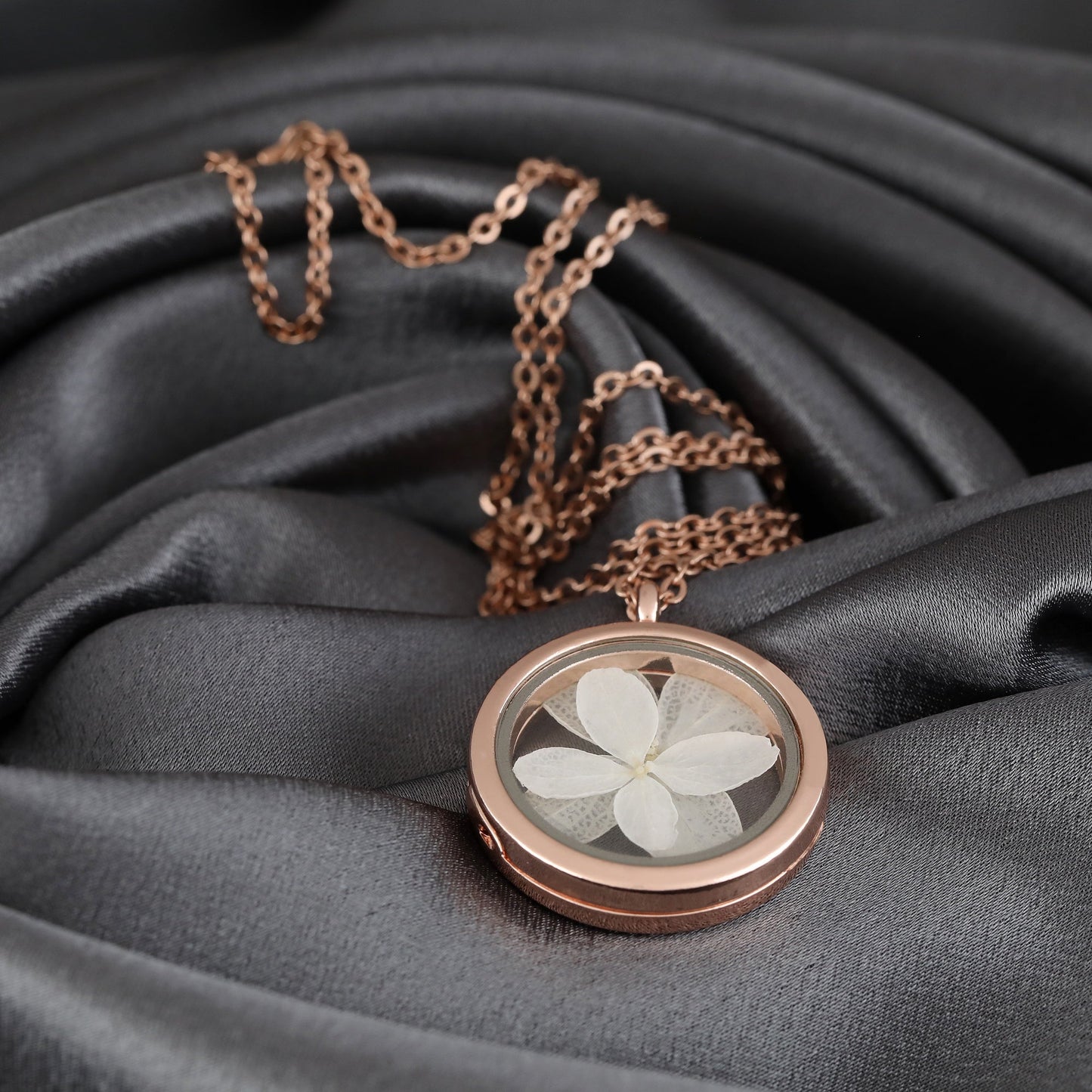 925 Sterling Rosegold Gilded White Hydrangea Blossom Chain