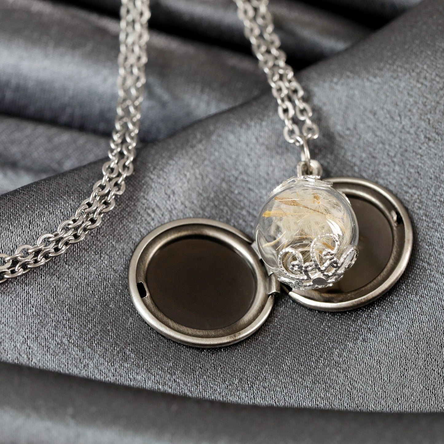 Puste flower medallion chain incl. Photoservice in old silver