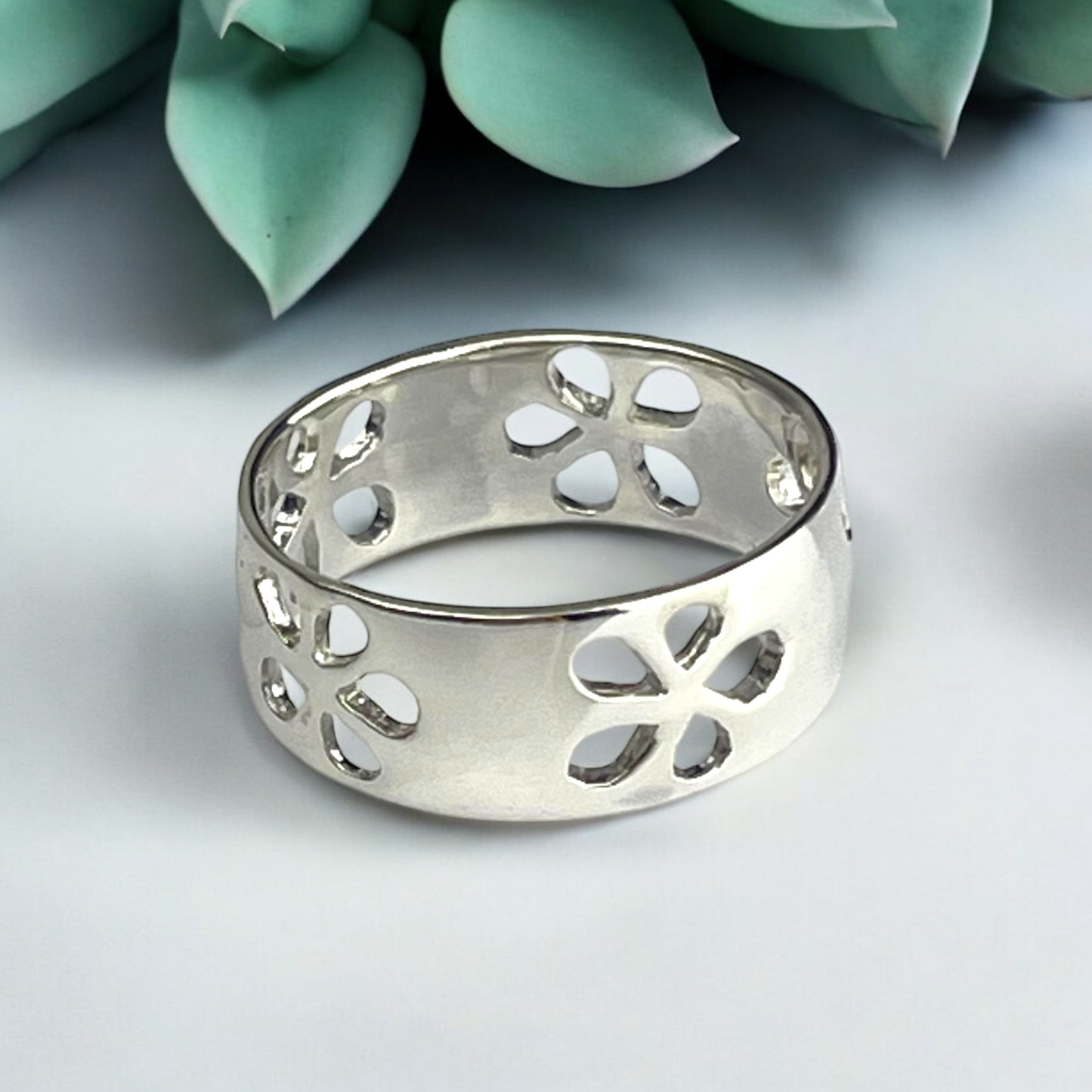 925 Sterling Silver Ring with Floral Motifs – Available in Various…