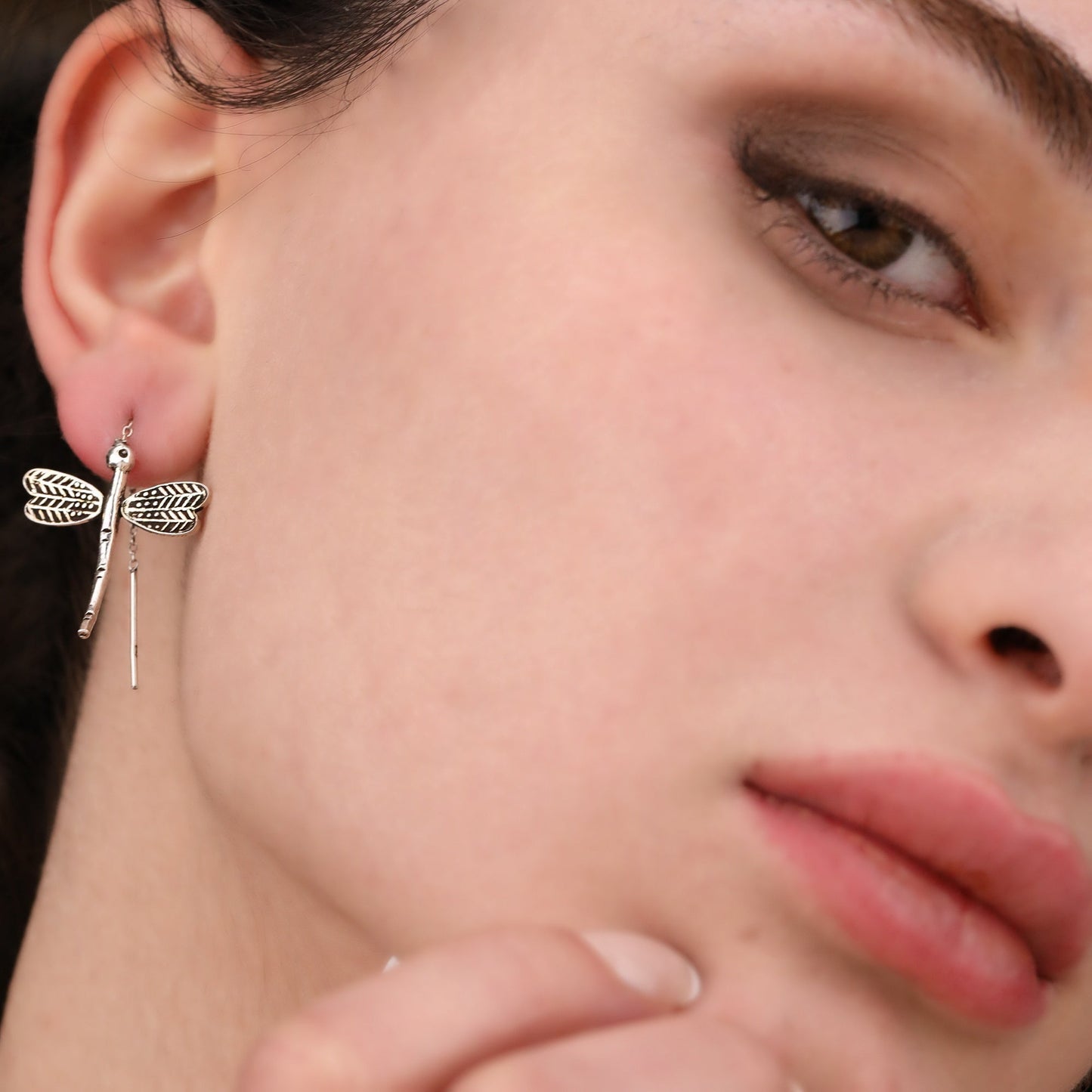 Elegant Dragonfly Drop Earrings in 925 Sterling Silver…