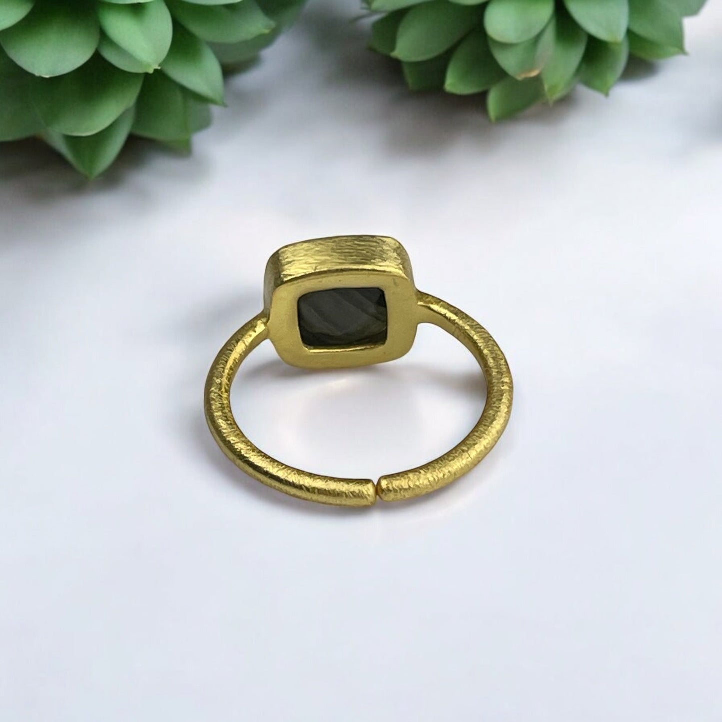 Gold-Plated 925 Sterling Silver Ring with Labradorite – Ring Size…