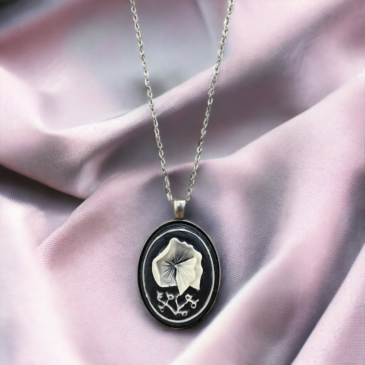 70s Vintage Cameo Pendant in Cream on Black - Silver Plated Chain - VIK