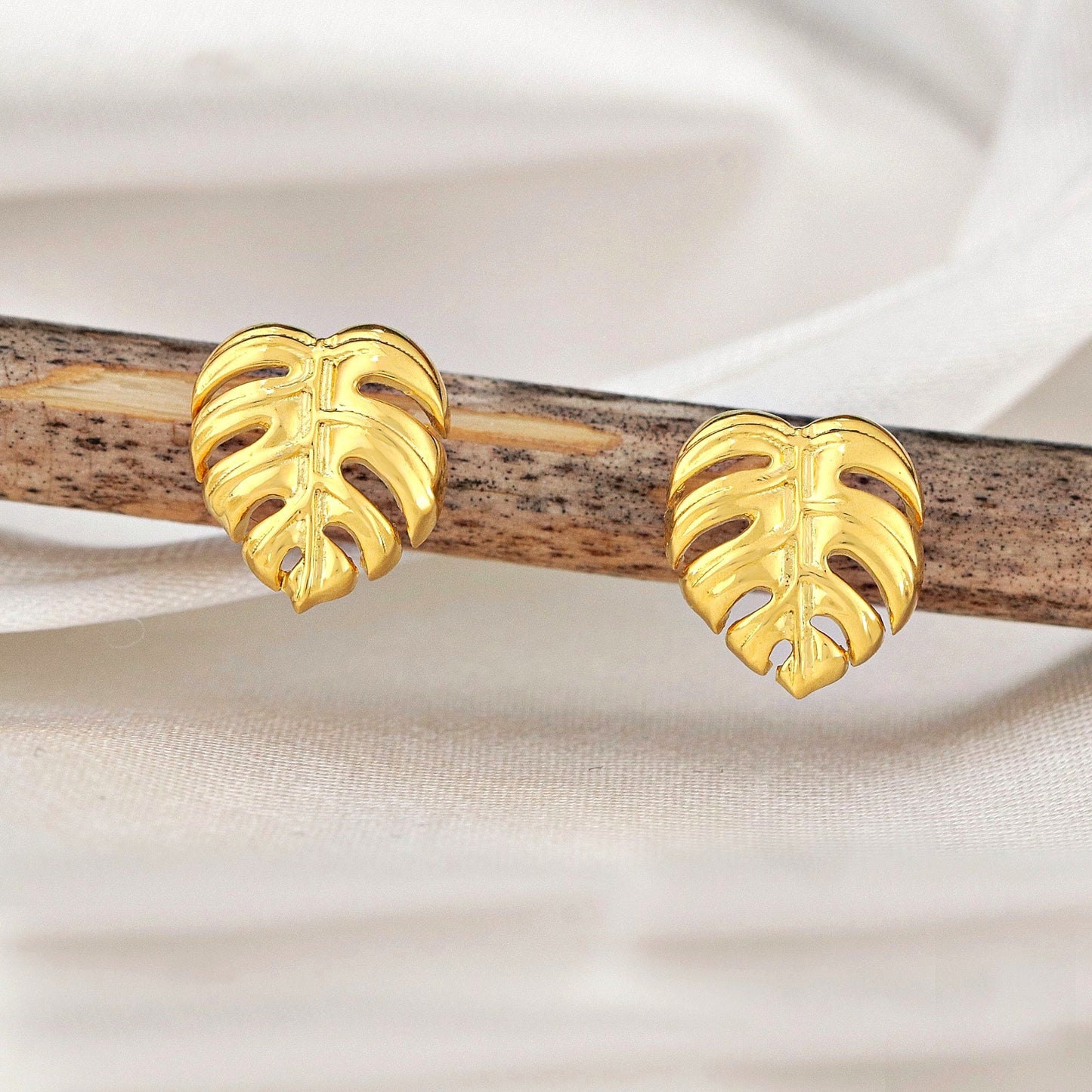 Monstera Leaf Stud Earrings - 925 Gold Gold Plated Exotic Leaves…