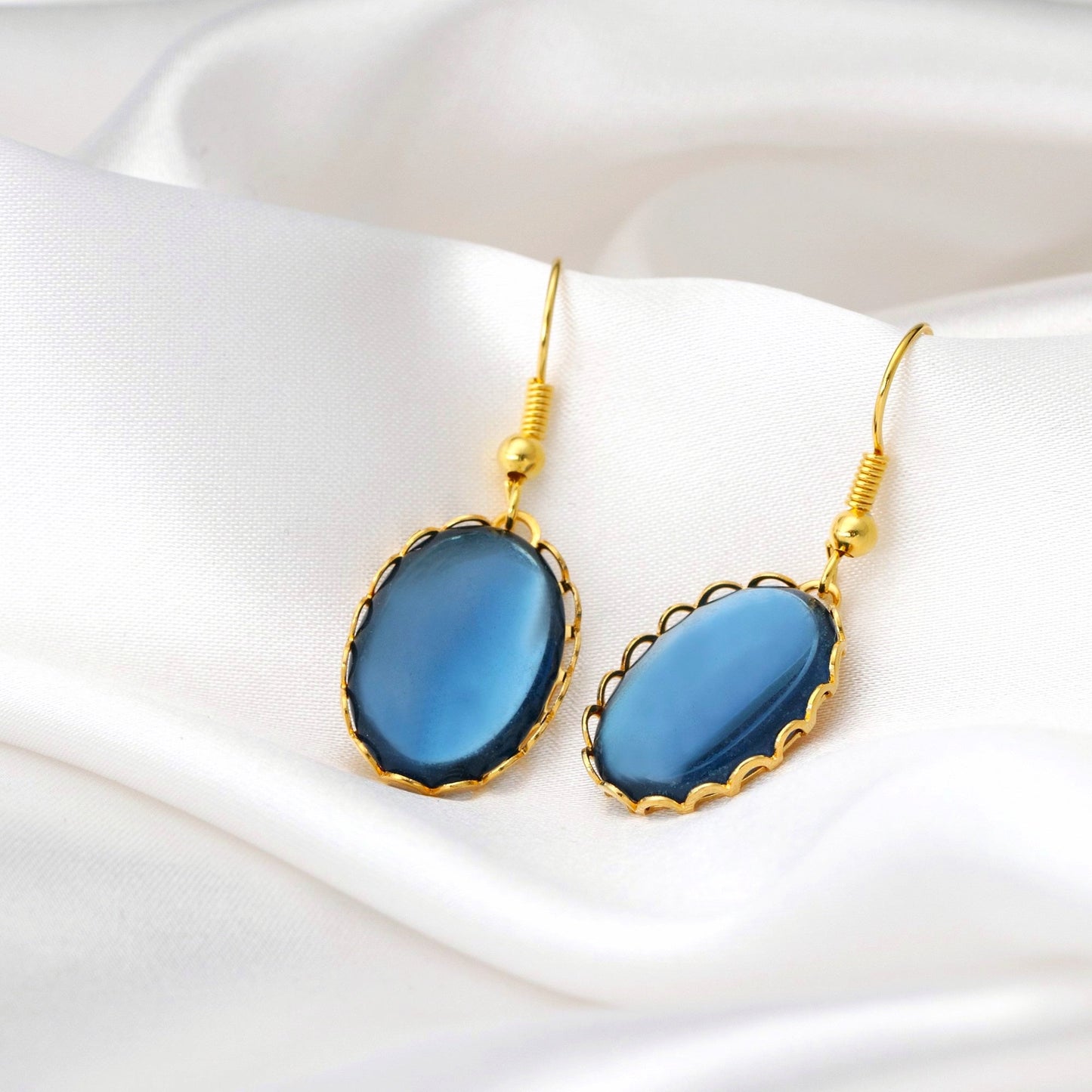 Blue shimmering earrings - gold-plated jewelry in vintage style