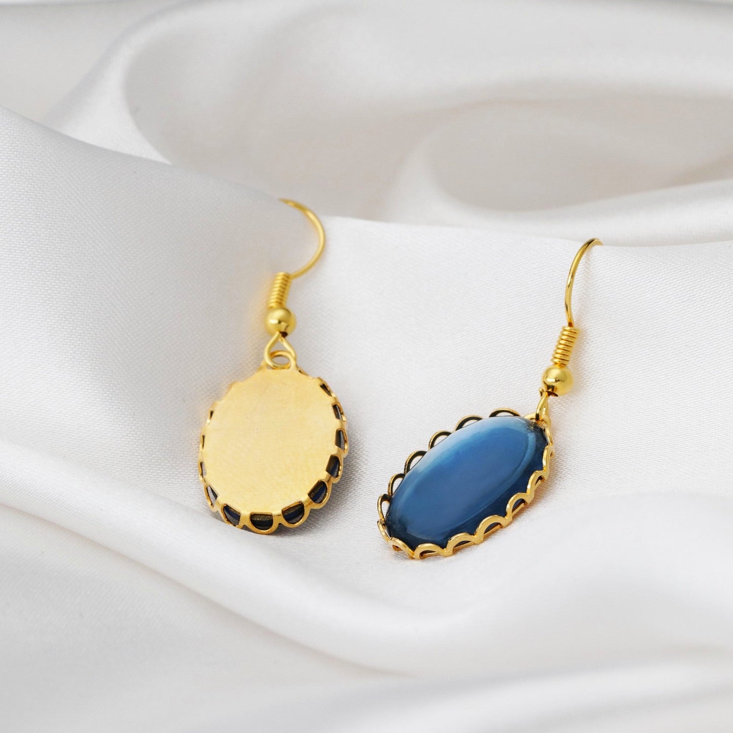 Blue shimmering earrings - gold-plated jewelry in vintage style