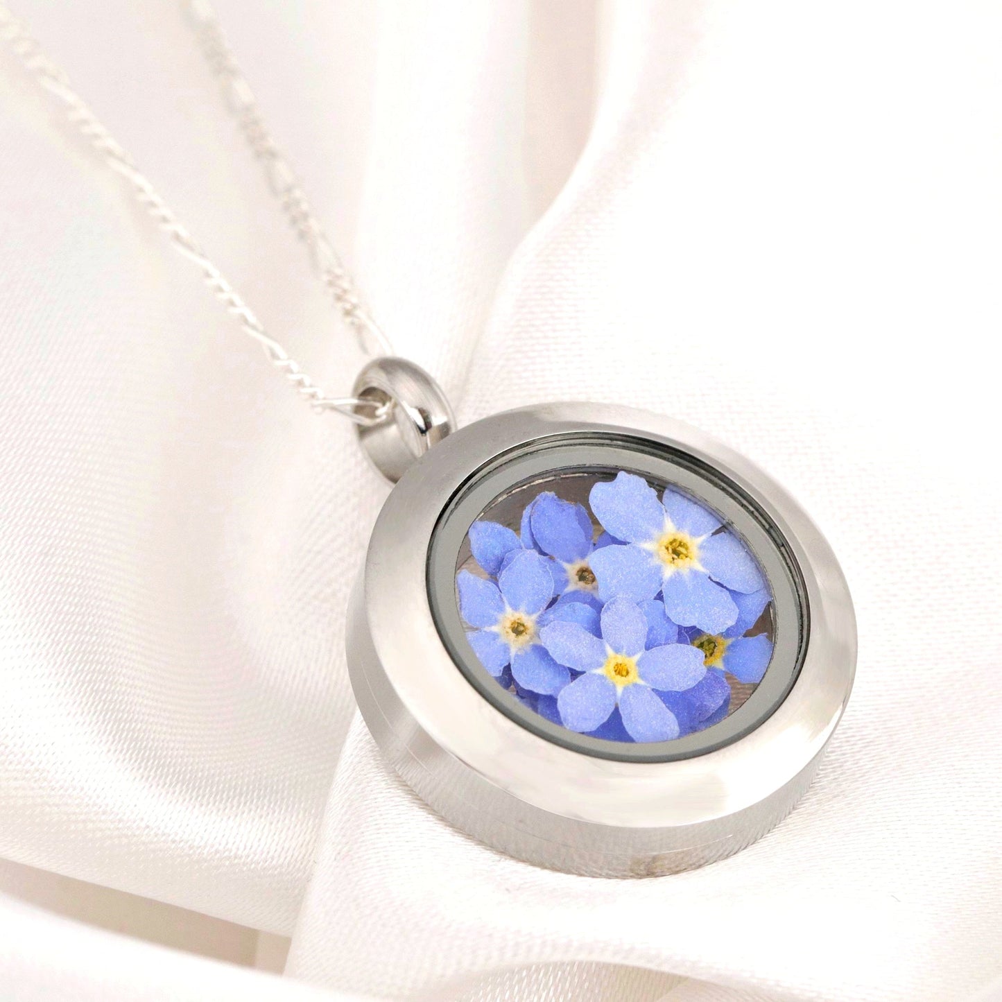 Forget-me-not flowers medallion - glass medallion with genuine…