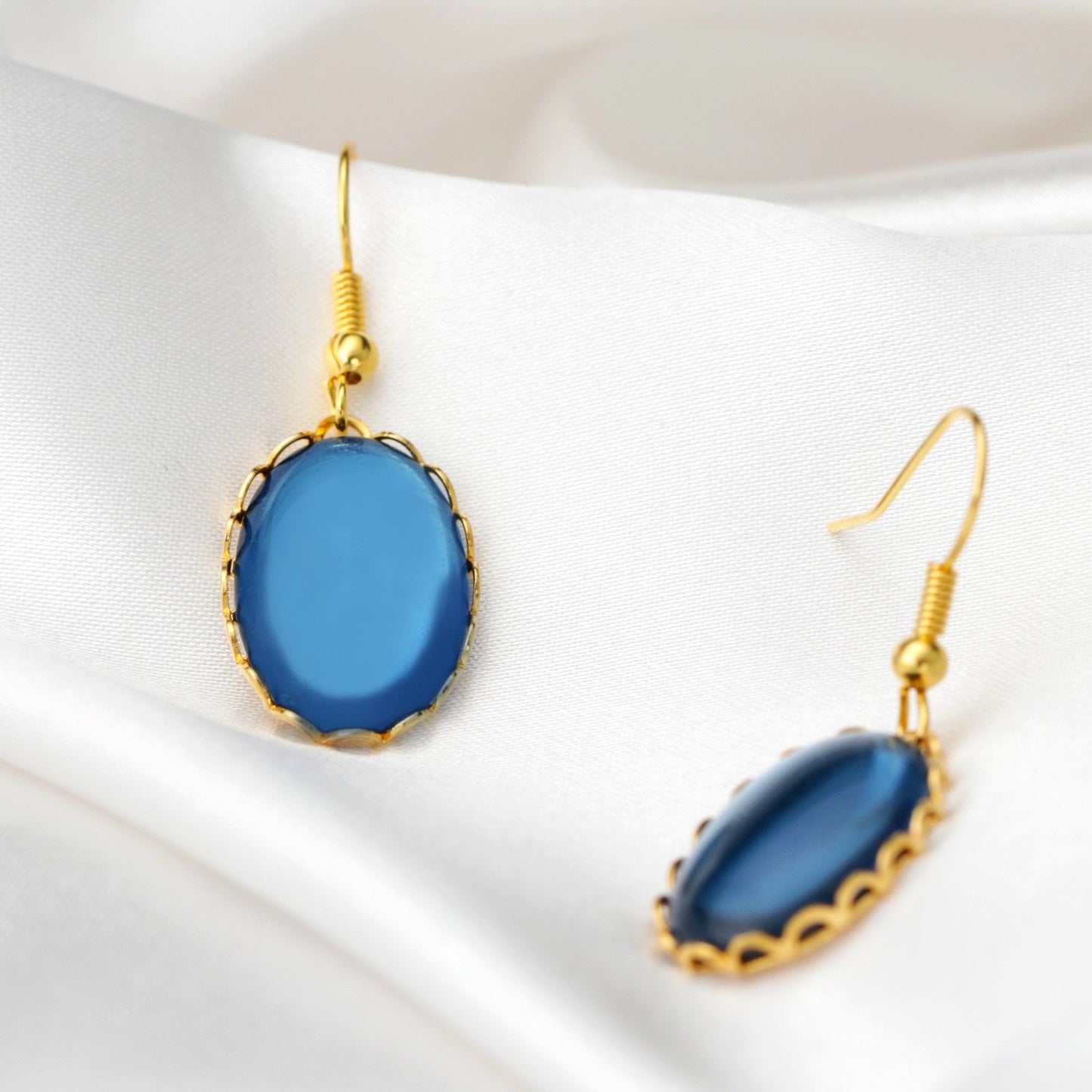 Blue shimmering earrings - gold-plated jewelry in vintage style