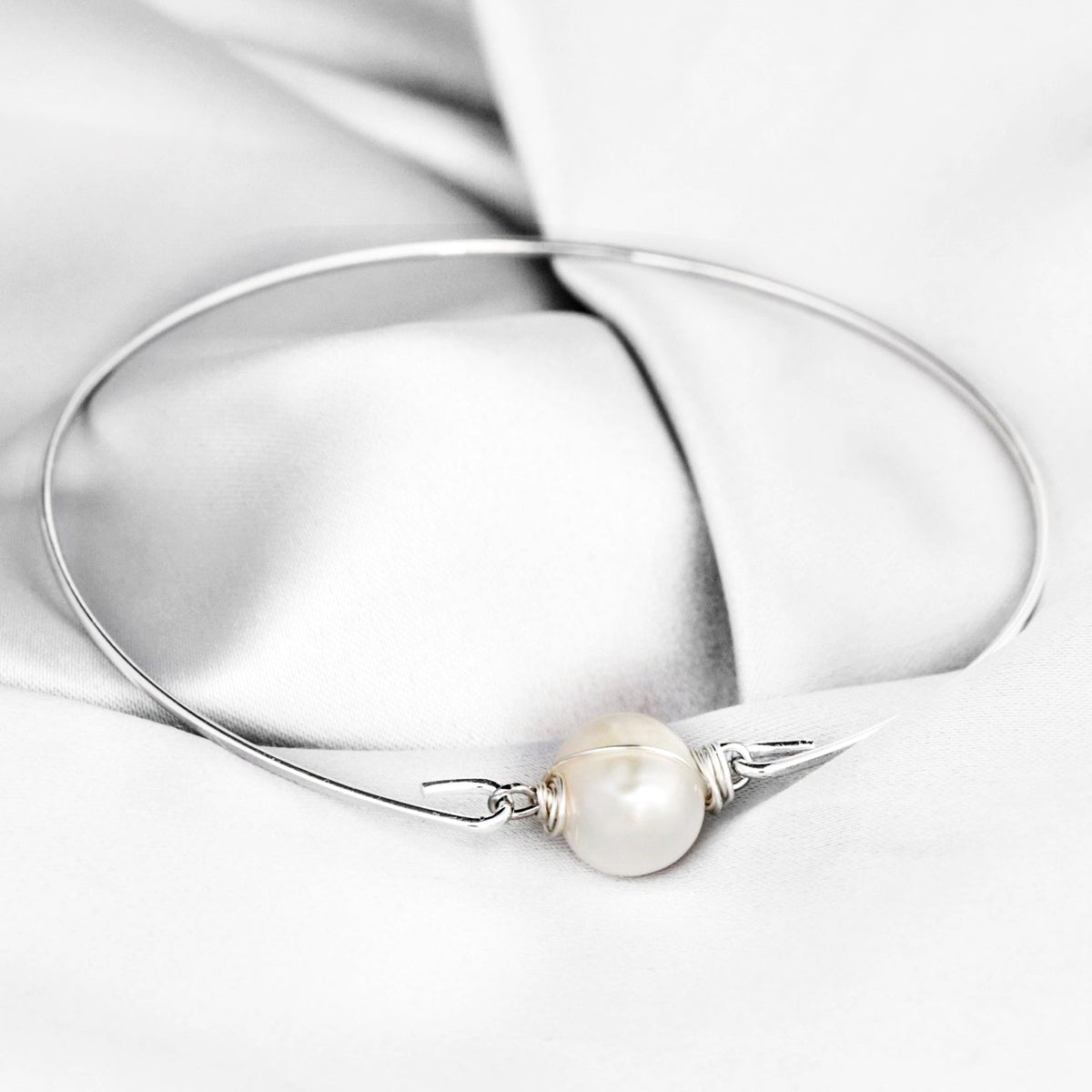 Bangle with Genuine Freshwater Pearl - Minimalist Jewelry - RETARM-29