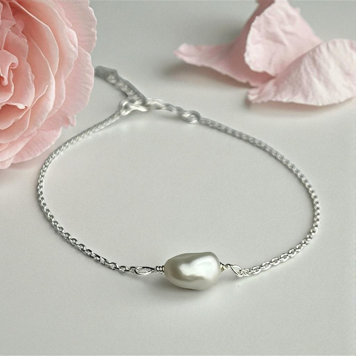 Elegant 925 Sterling Silver Bracelet with Wire-Wrapped Baroque Keshi…