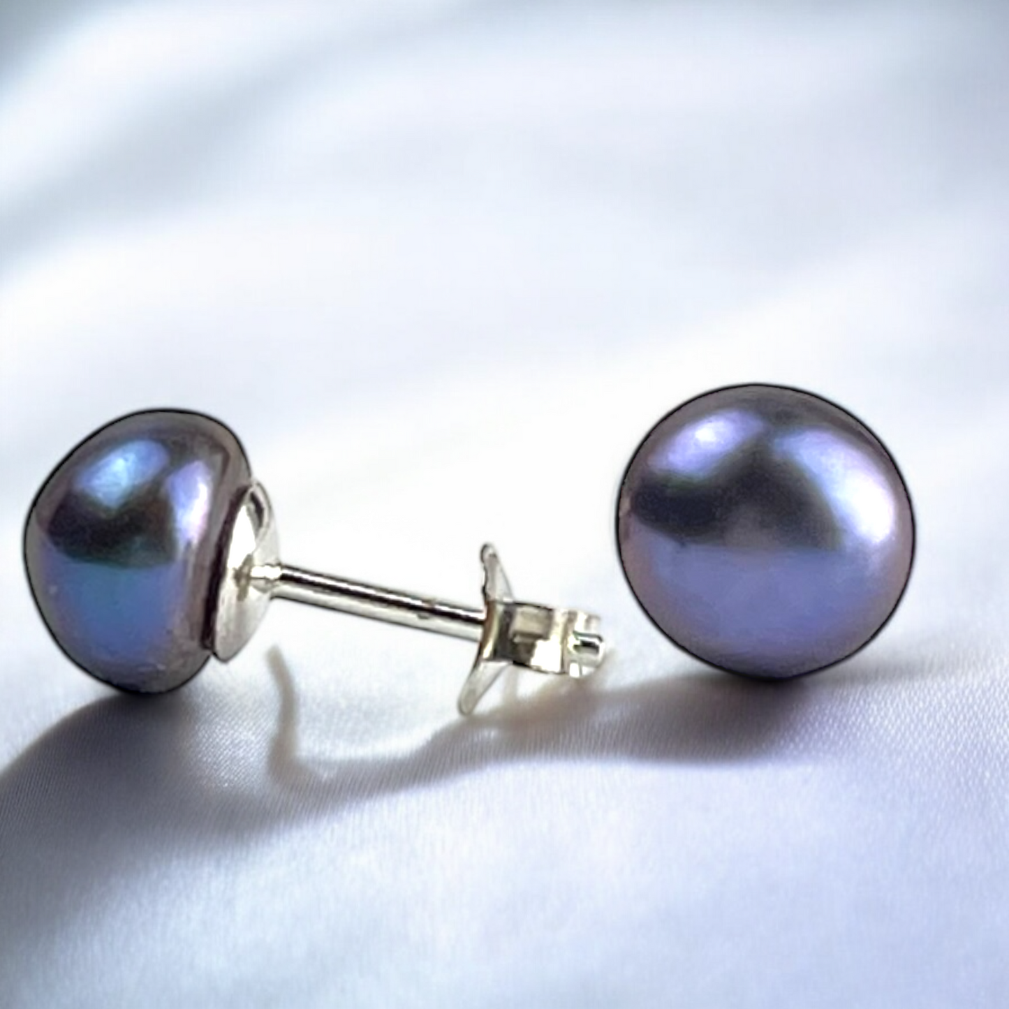 Dark Blue Pearl Stud Earrings made of 925 Sterling Silver |…