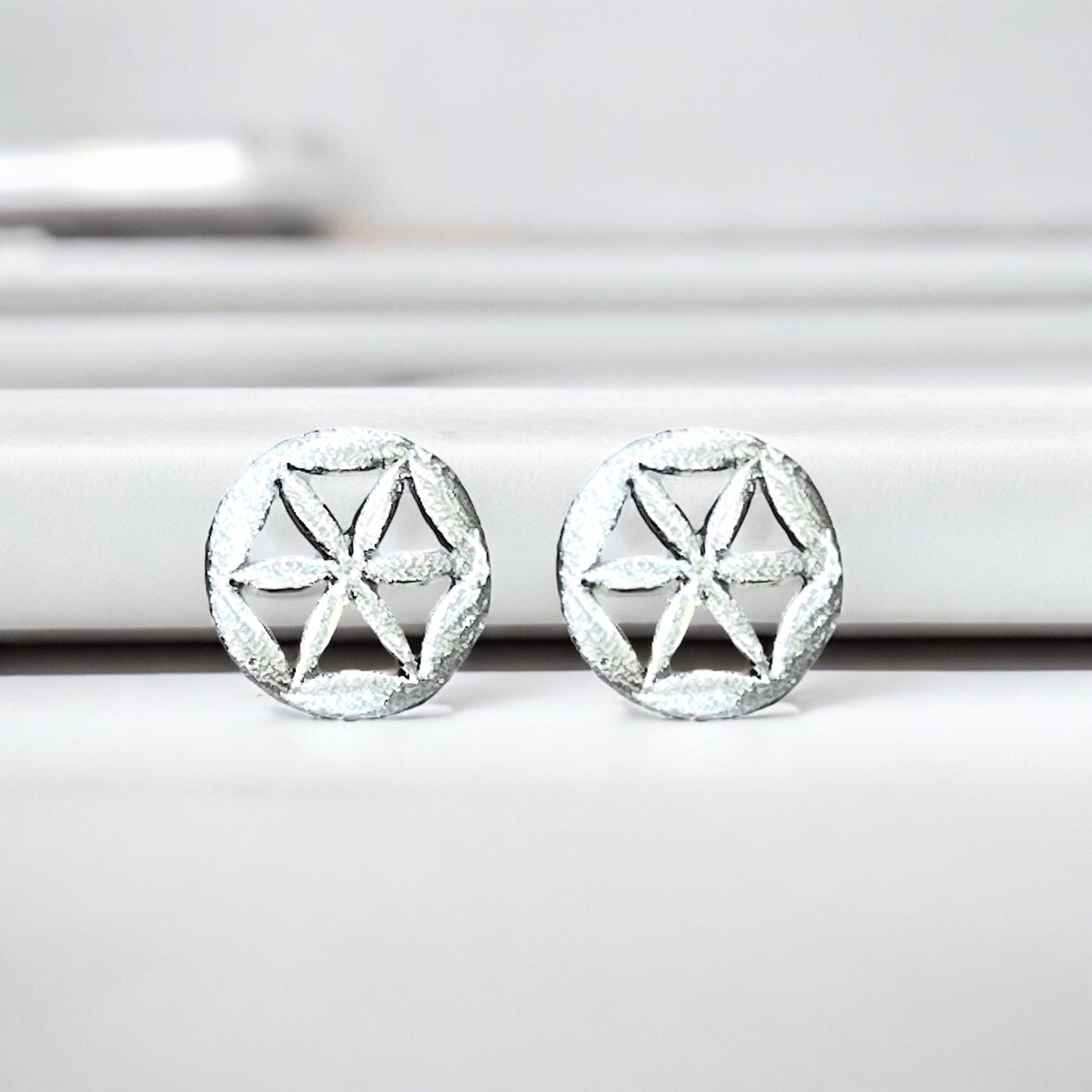 925 Sterling Silver Dainty Flower of Life Stud Earrings - 10mm…
