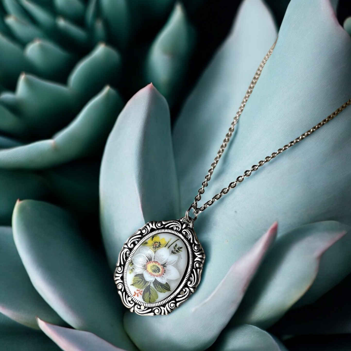 Porcelain Flowers Vintage Necklace