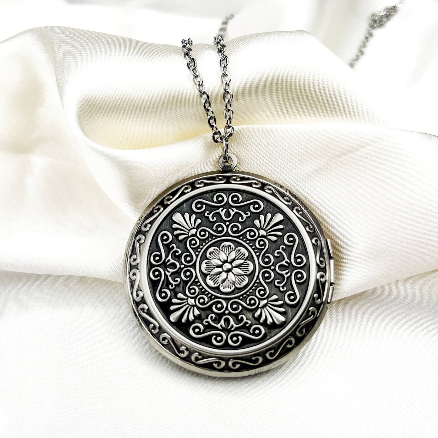 Customizable Photo Medallion Chain incl. Photoservice - Hinging XL…