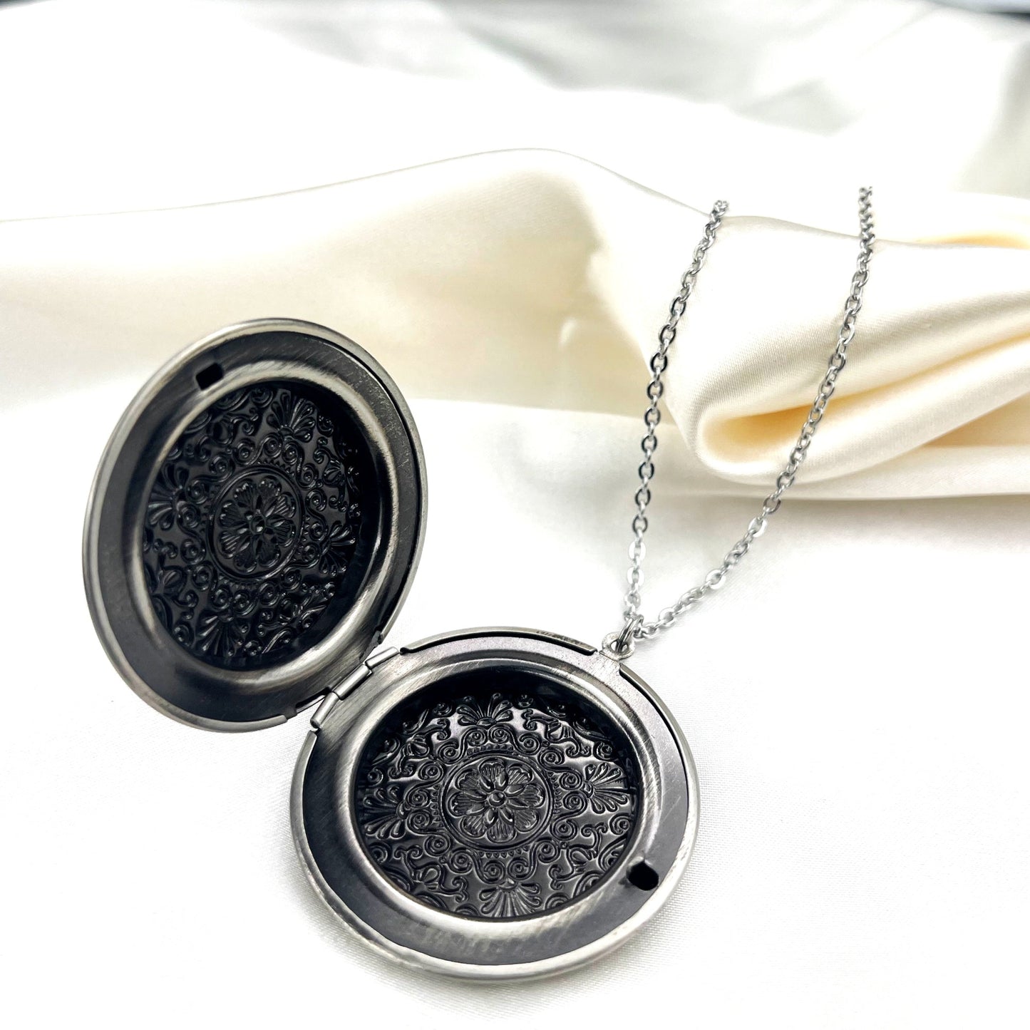 Customizable Photo Medallion Chain incl. Photoservice - Hinging XL…