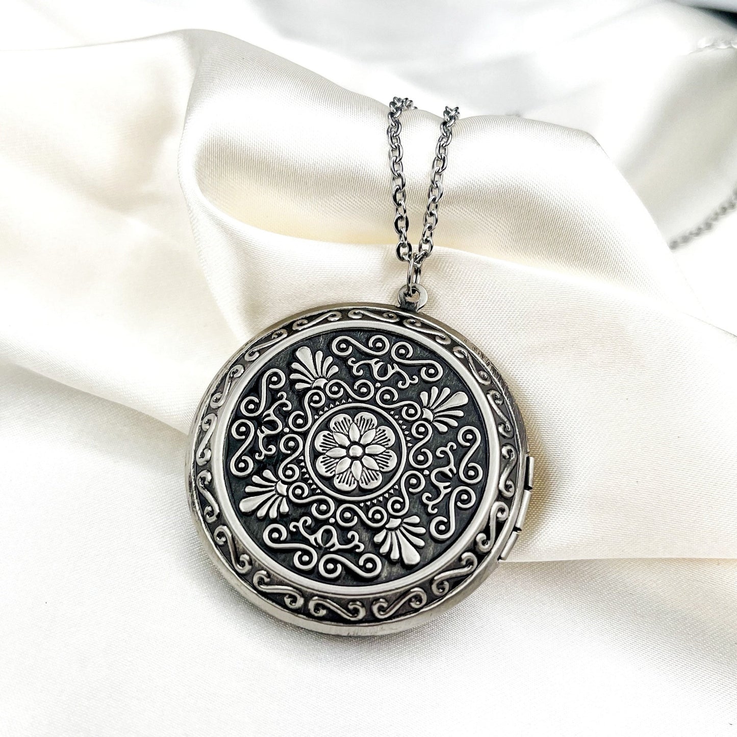 Customizable Photo Medallion Chain incl. Photoservice - Hinging XL…