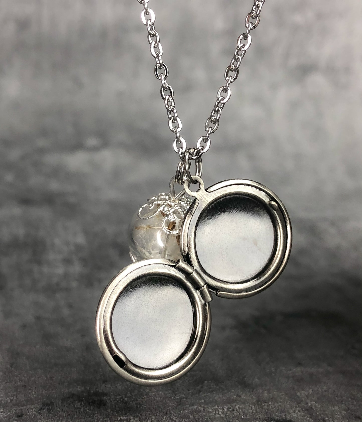 Puste flower medallion chain incl. Photoservice in old silver