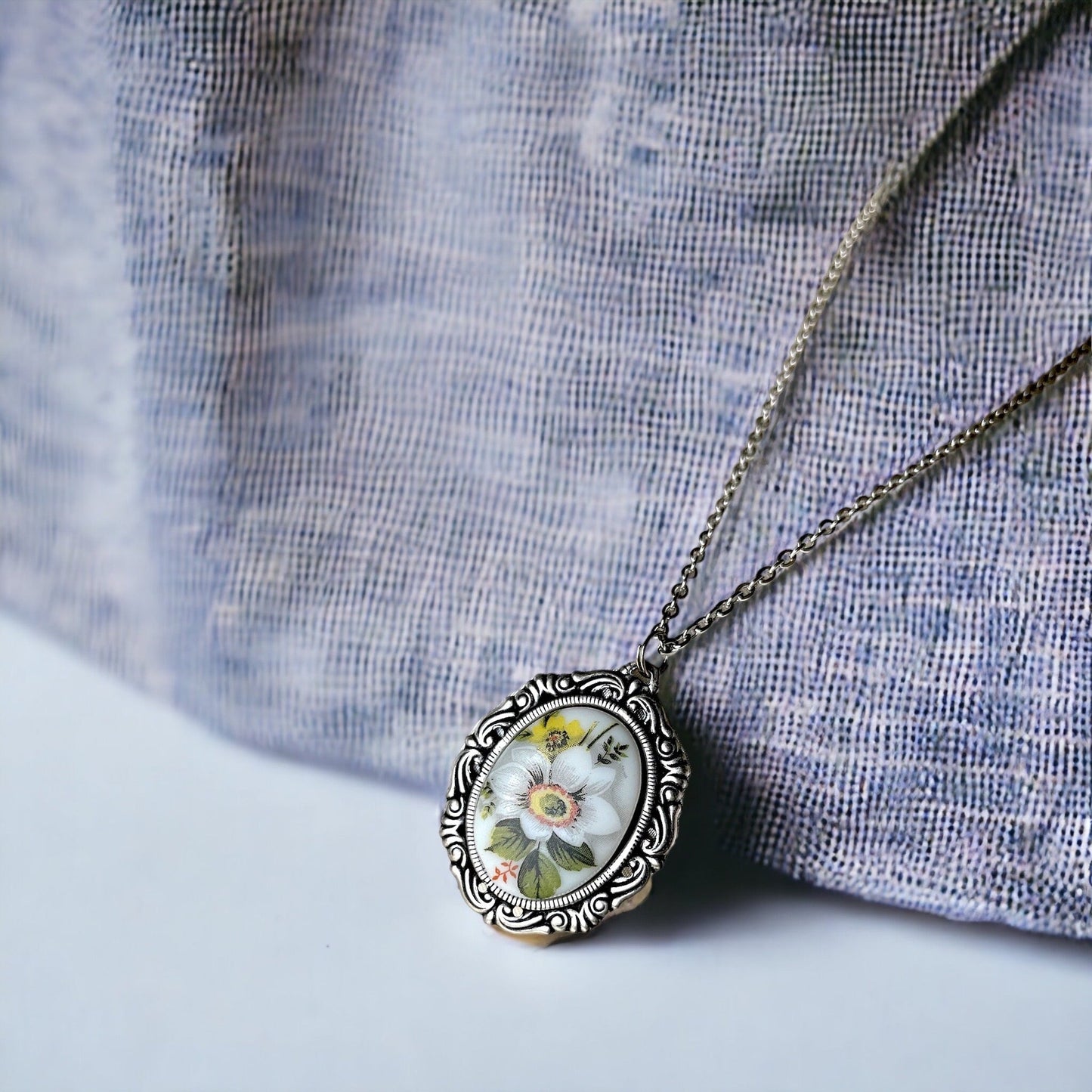 Porcelain Flowers Vintage Necklace