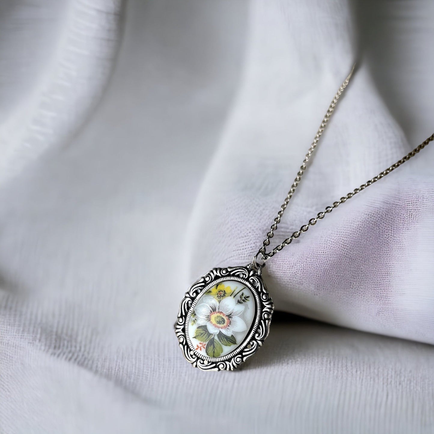 Porcelain Flowers Vintage Necklace