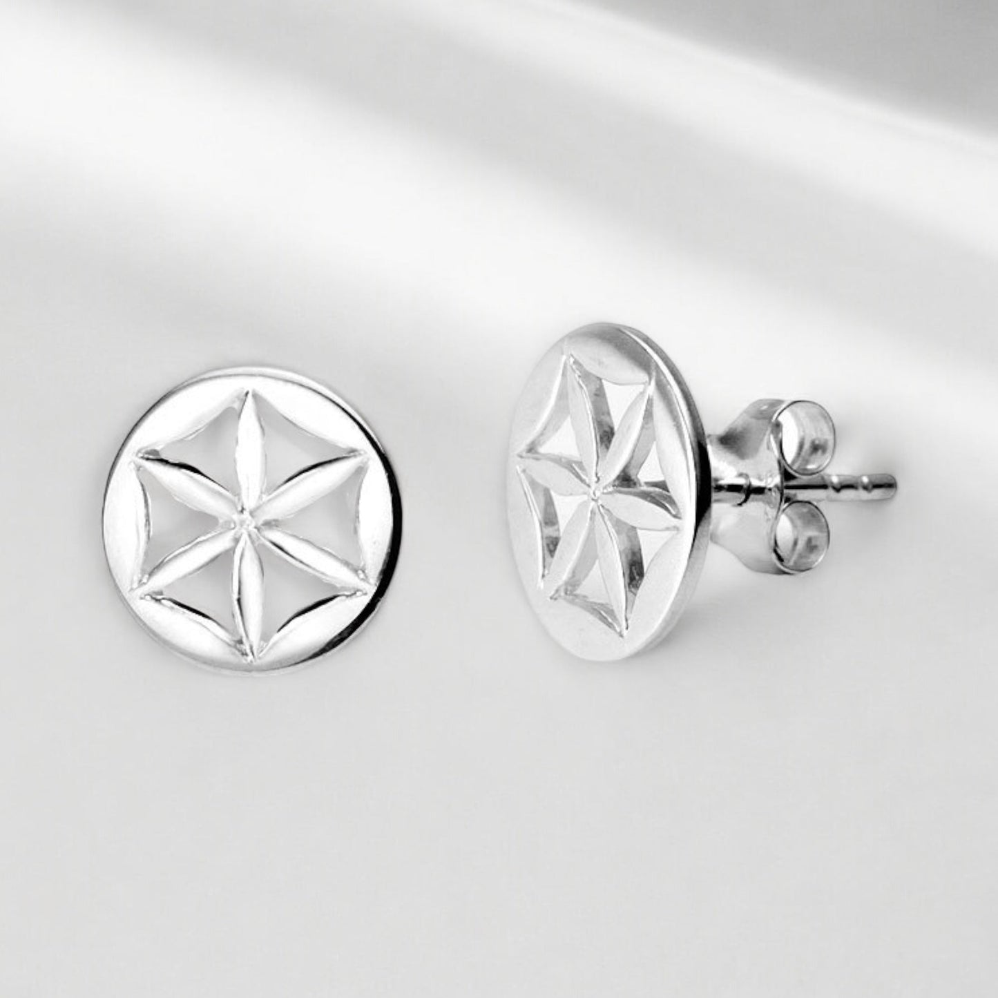 925 Sterling Silver Dainty Flower of Life Stud Earrings - 10mm…