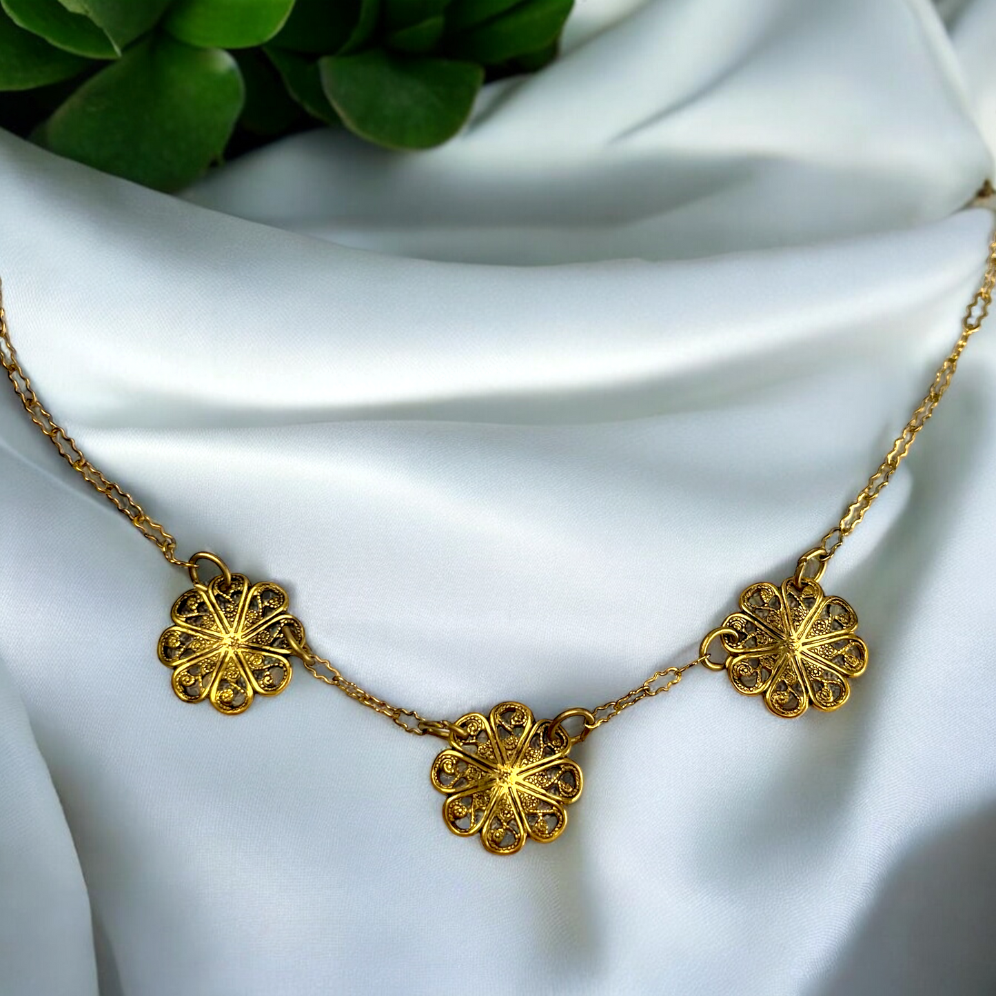 Vintage Brass Necklace with Flower Pendants – 70s Design