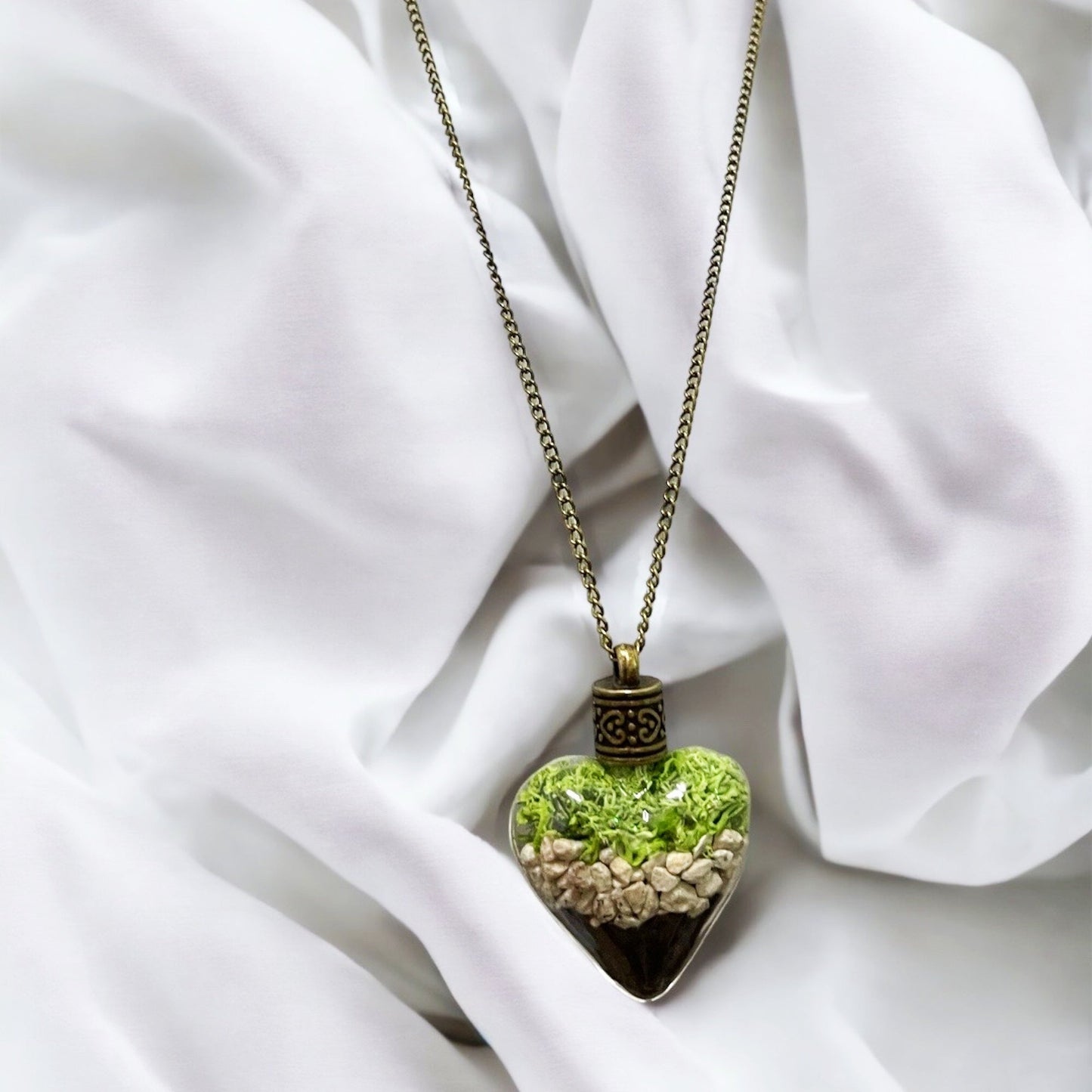Vintage Terrarium Necklace with Moss, Pebbles, and Soil - Unique…