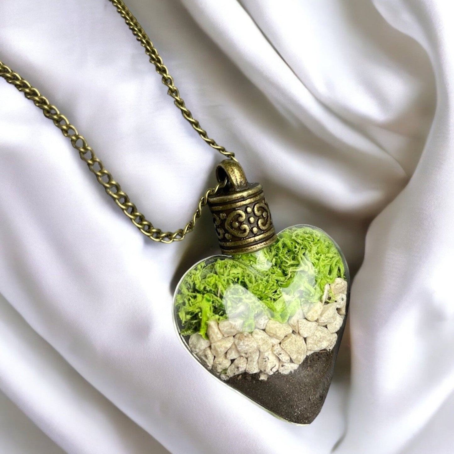 Vintage Terrarium Necklace with Moss, Pebbles, and Soil - Unique…