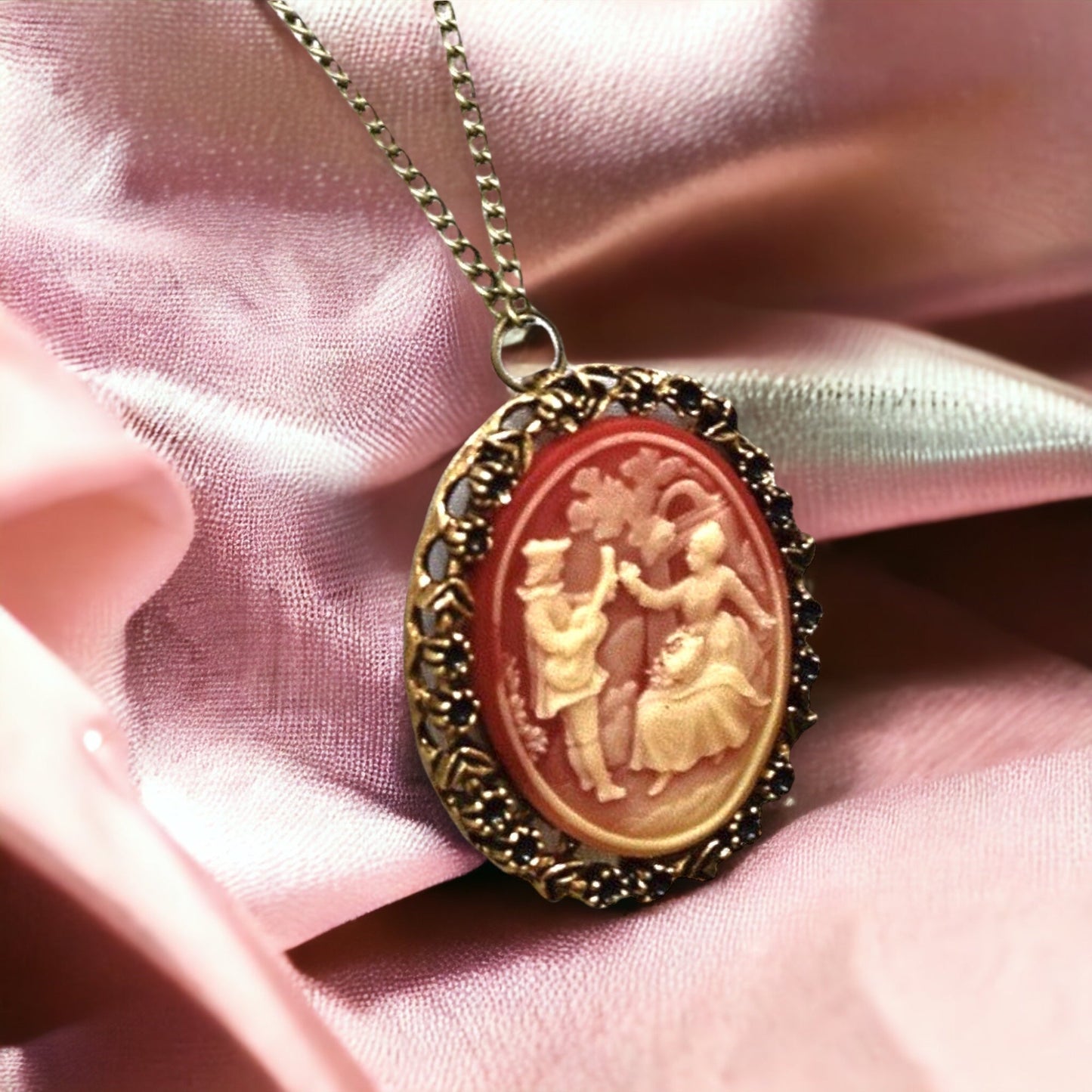 Baroque Love Pair Pendant Chain - Bronze Camee Vintage Style