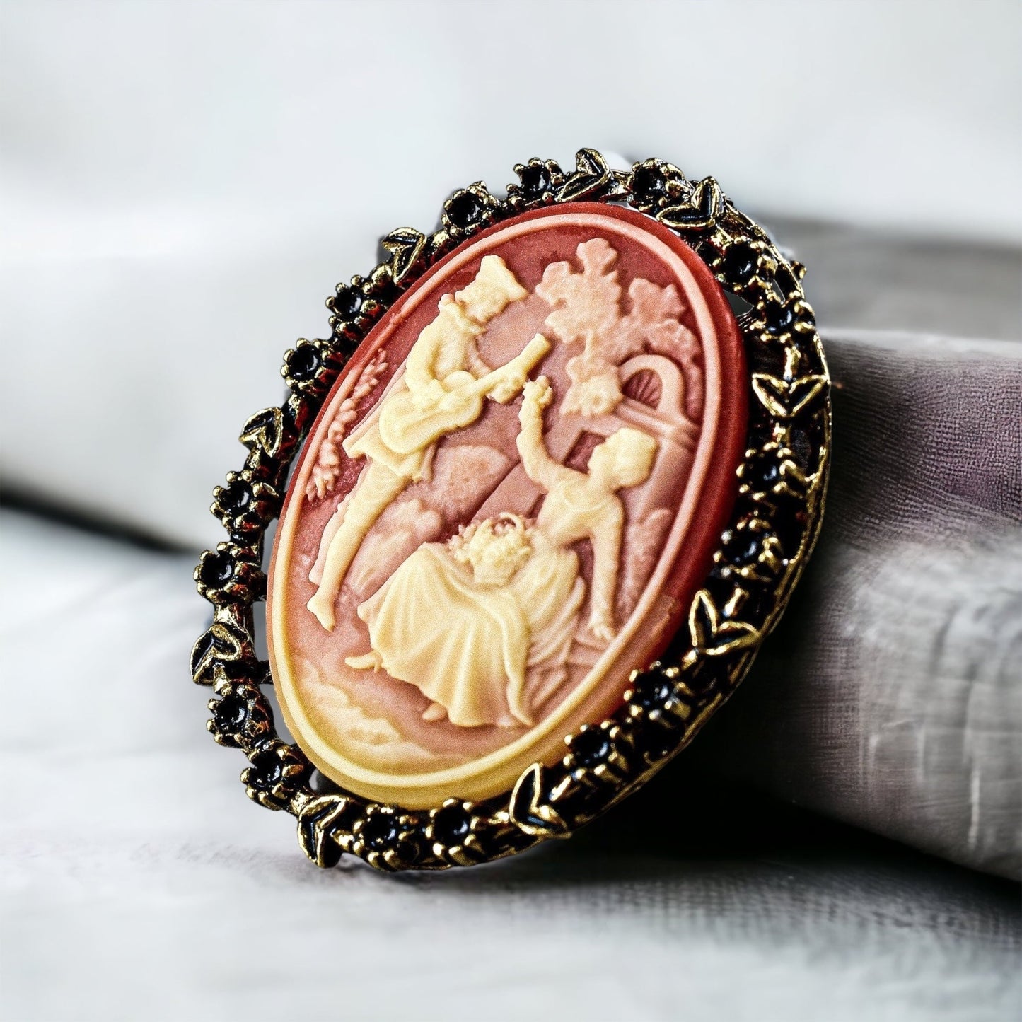 Baroque Love Pair Pendant Chain - Bronze Camee Vintage Style