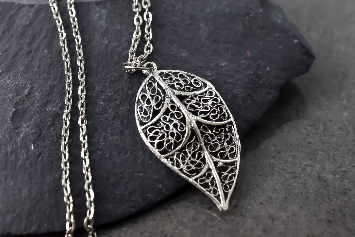 Antique Leaf — Silver Chain