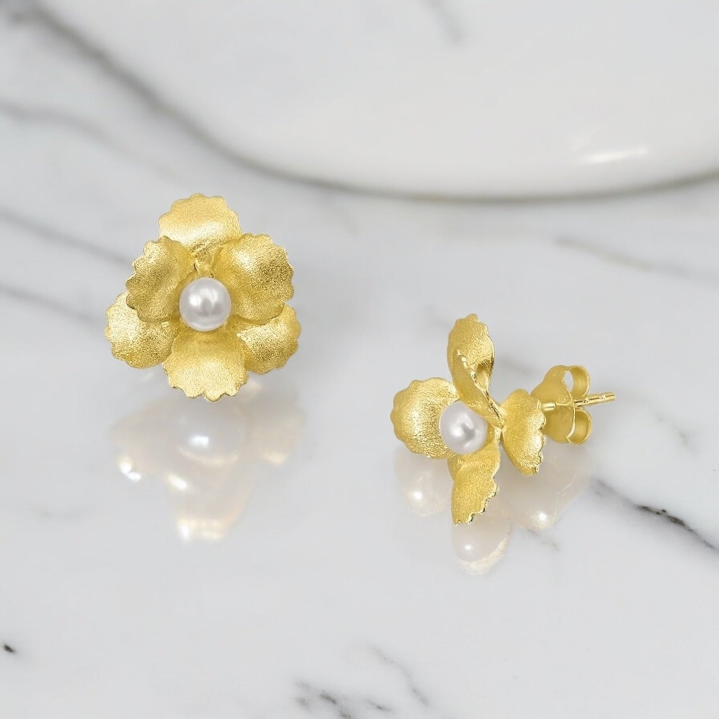 Elegant Floral 925 Sterling Silver Stud Earrings with Freshwater…