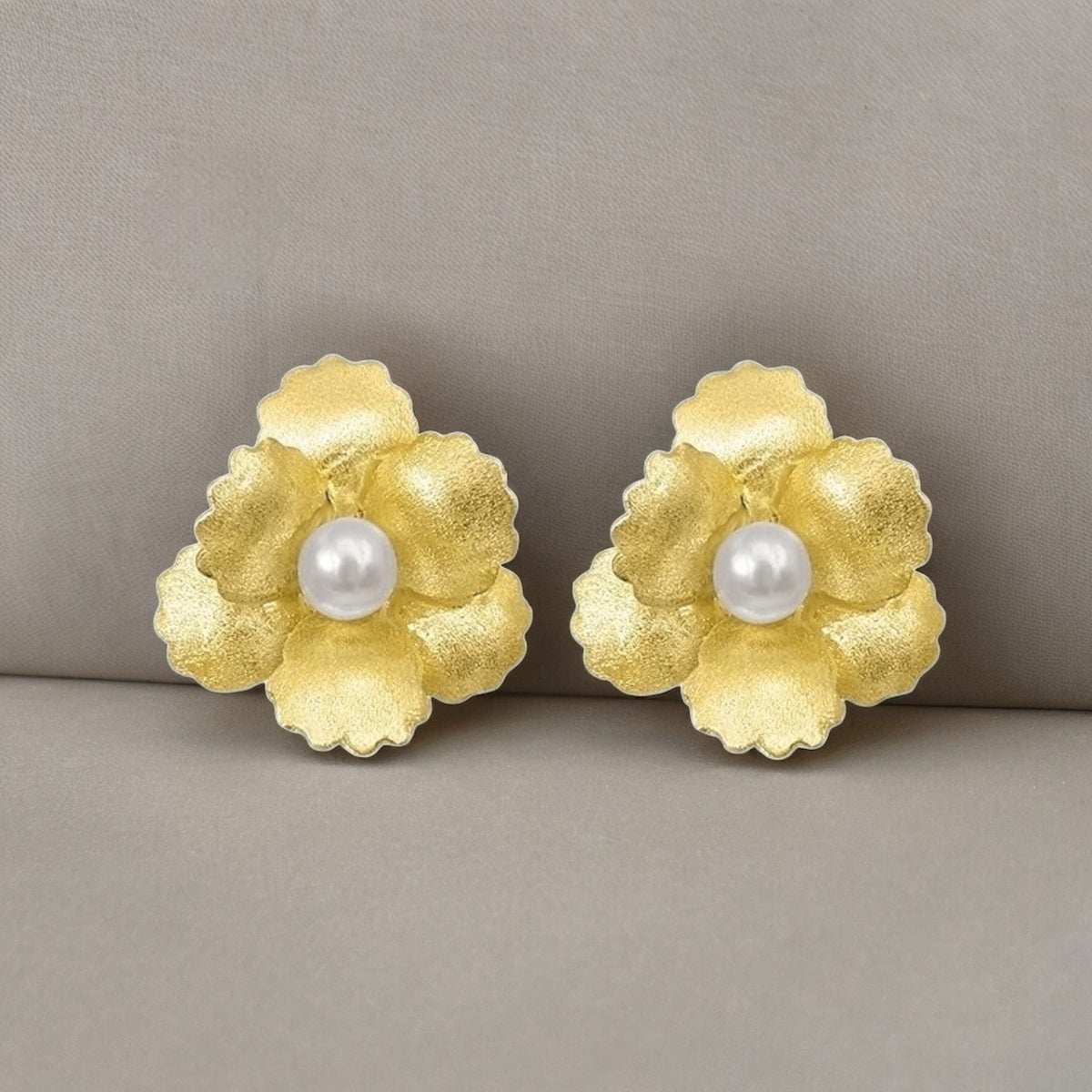 Elegant Flower-Shaped 925 Sterling Silver Stud Earrings with Freshwater Pearls - 18K Gold-Plated, Hypoallergenic, Nickel-Free, 13mm - OHR925-136