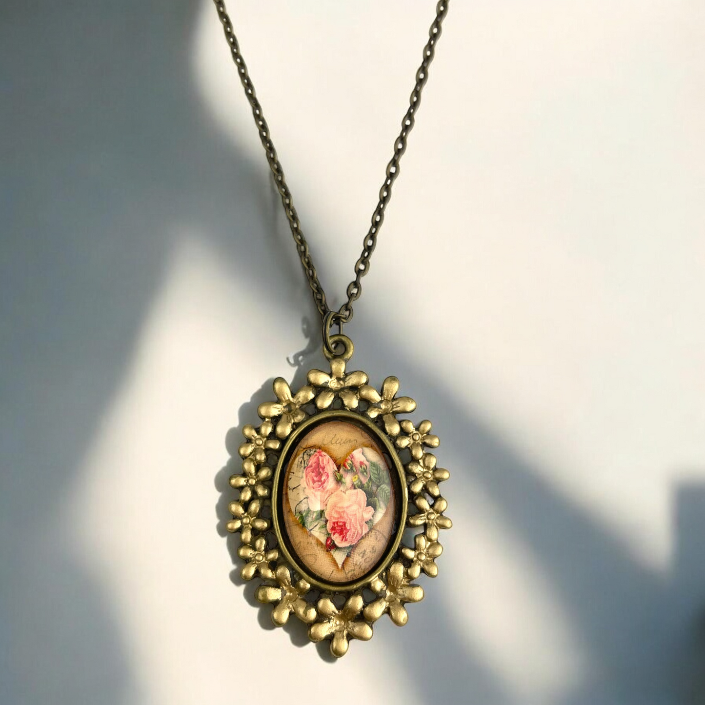 Vintage Rose Medallion Necklace in Bronze, Hypoallergenic, 70cm…