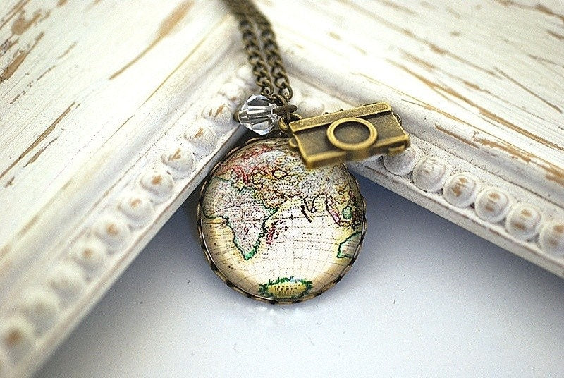World Map Globe Pendant Chain Vintage Style - Globetrotter Jewelry