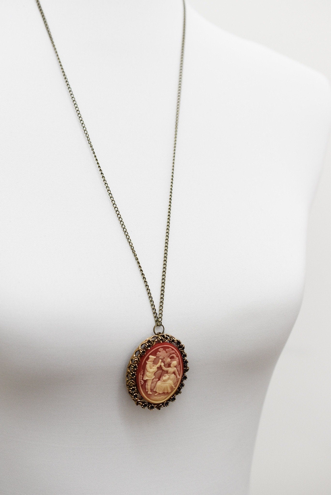 Baroque Love Pair Pendant Chain - Bronze Camee Vintage Style