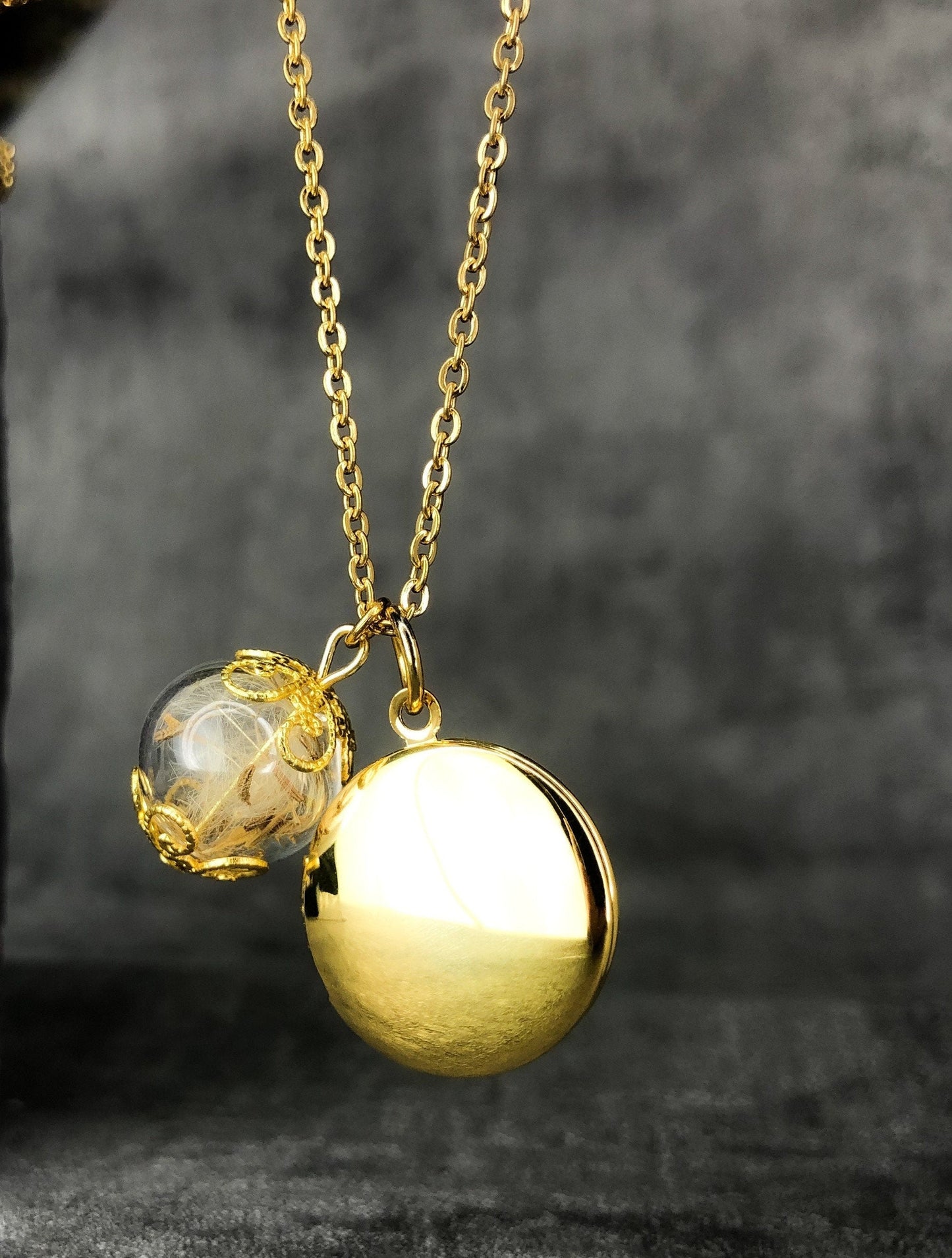 Customizable Dandelion Medaillon Chain with Photoservice - Gold Plated
