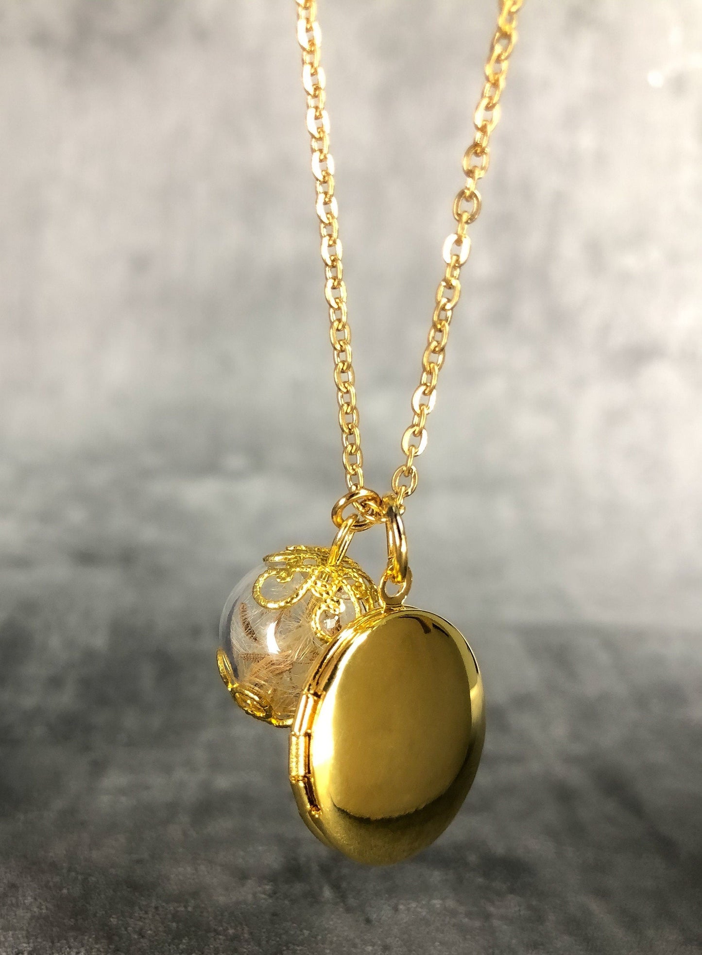 Customizable Dandelion Medaillon Chain with Photoservice - Gold Plated