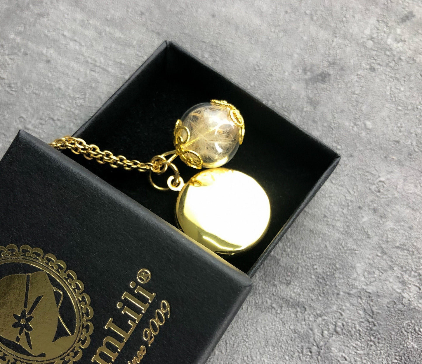 Customizable Dandelion Medaillon Chain with Photoservice - Gold Plated