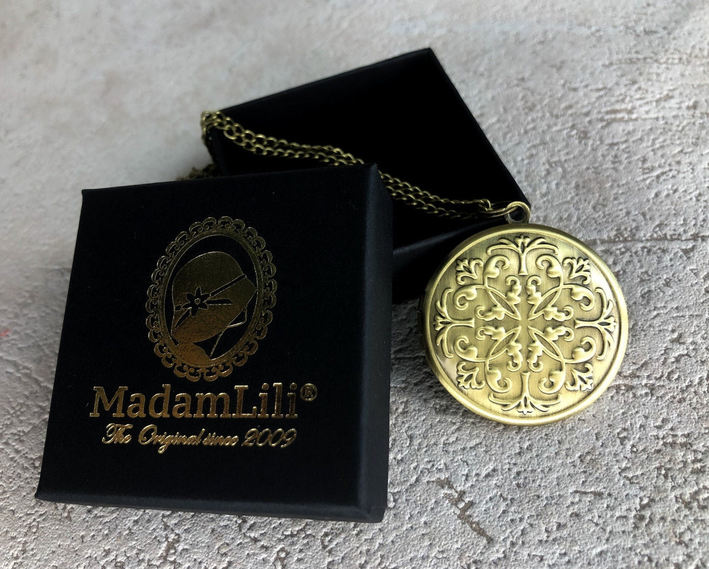 Photo medallion necklace with your photo Personalized oriental pendant