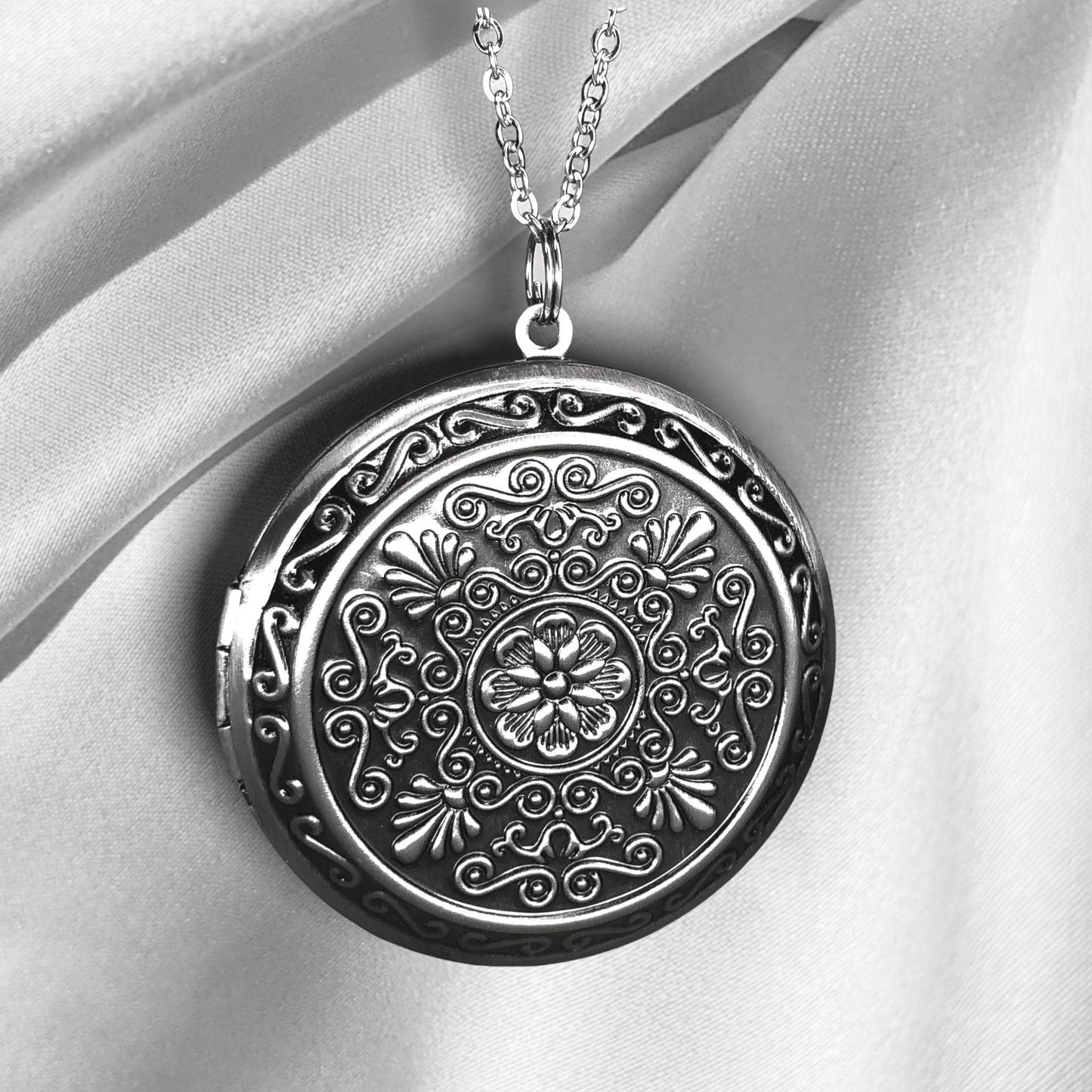 Customizable Photo Medallion Chain incl. Photoservice - Hinging XL…