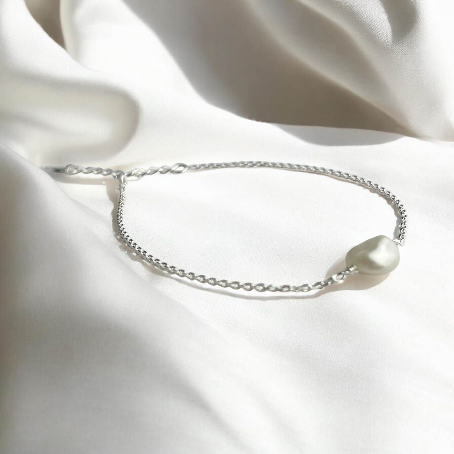 Elegant 925 Sterling Silver Bracelet with Wire-Wrapped Baroque Keshi…